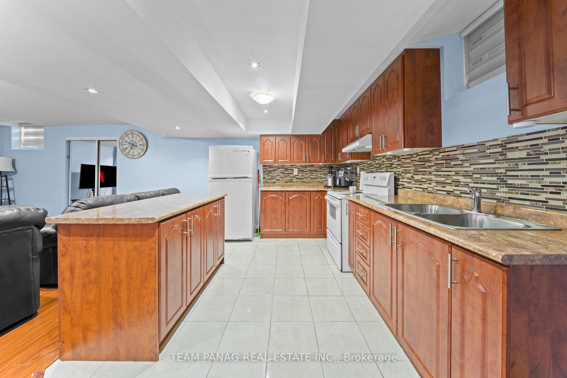 Photo 35 of 10 Crystalhill Drive, Brampton, Vales of Castlemore — HOMEH