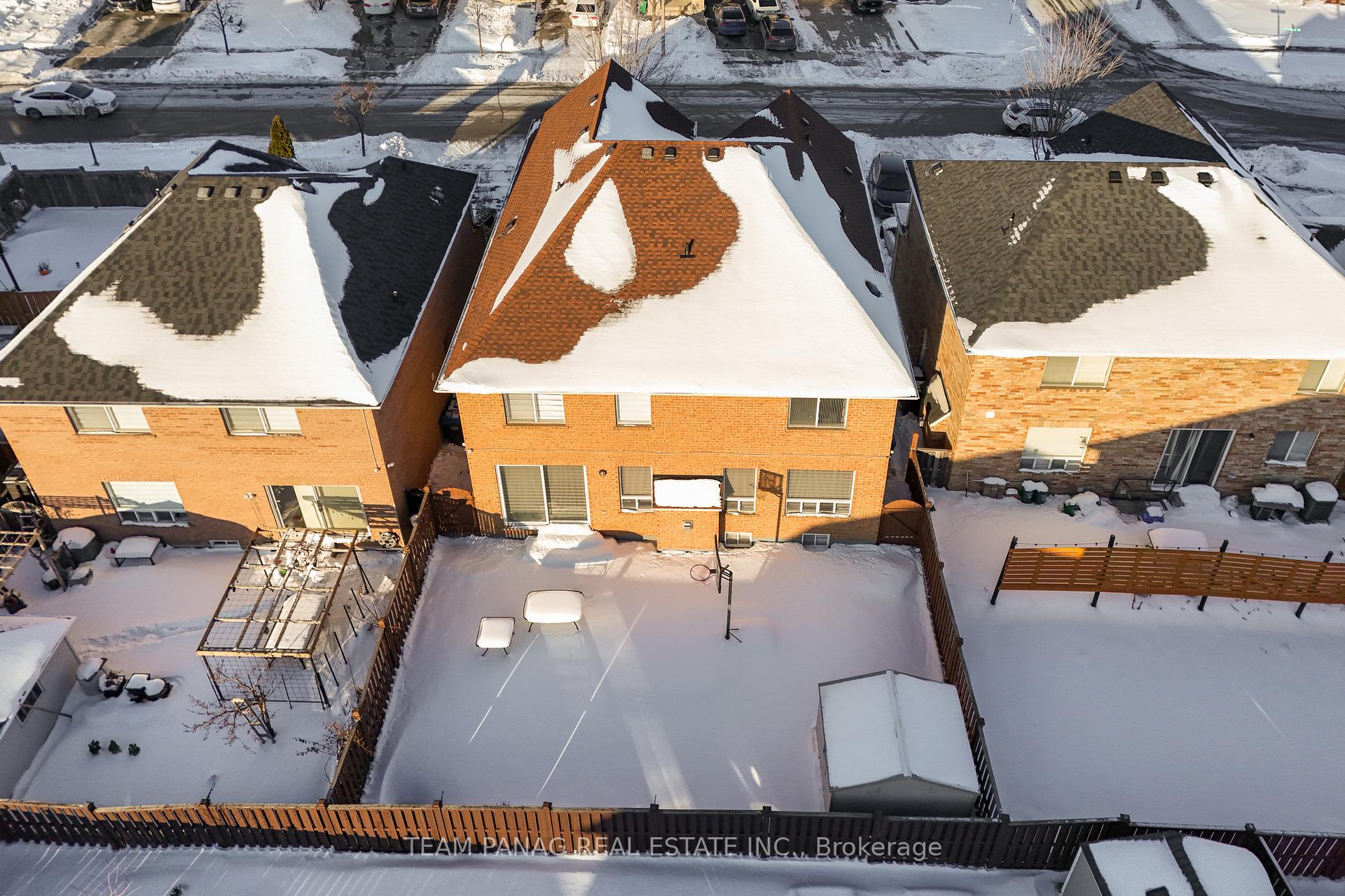 Photo 38 of 10 Crystalhill Drive, Brampton, Vales of Castlemore — HOMEH