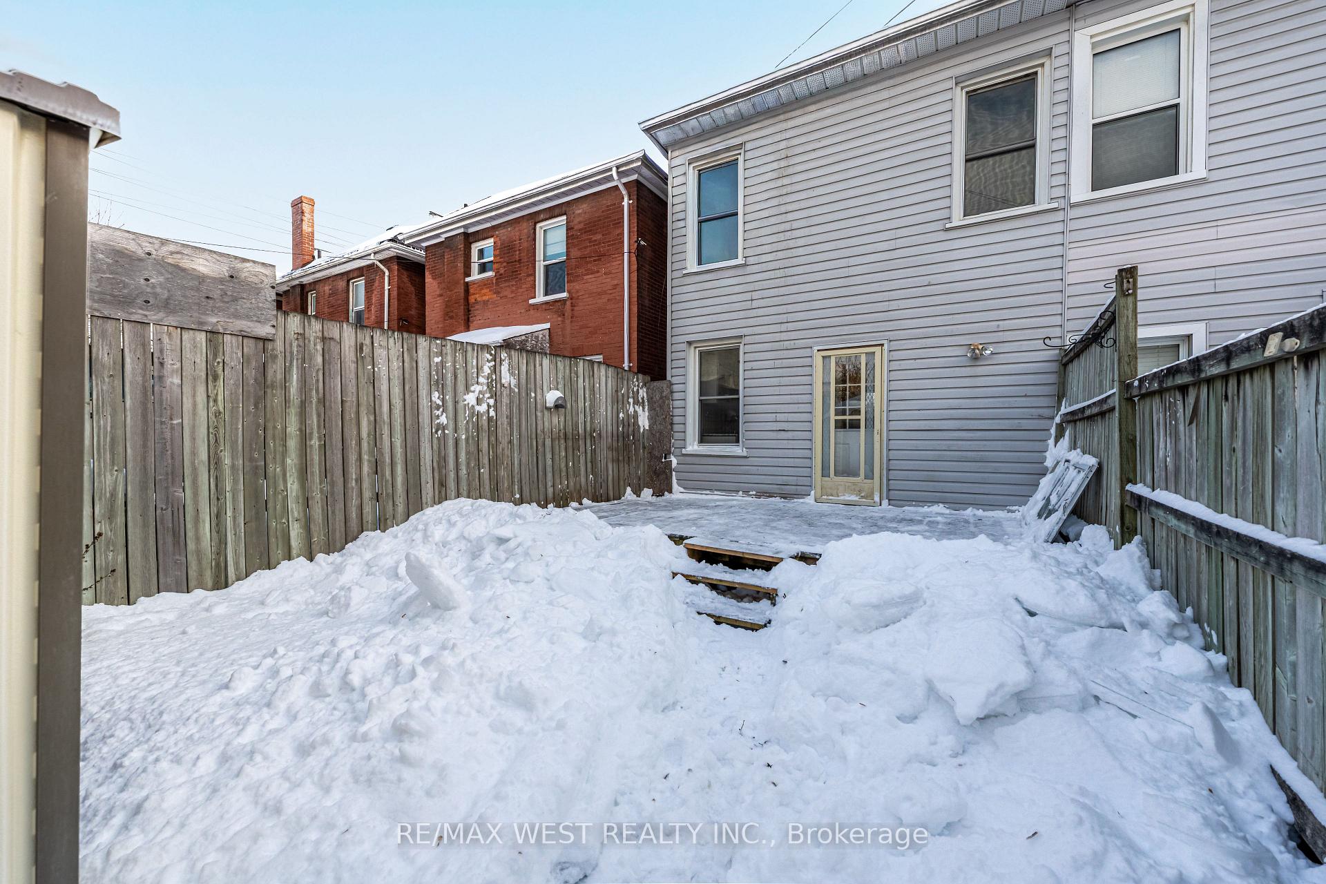 Photo 6 of 266 Wolfe Street, Peterborough, Town Ward 3 — HOMEH