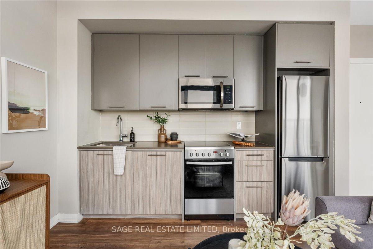 Photo 11 of Unit 810, 2301 Danforth Avenue, Toronto, East End-Danforth — HOMEH
