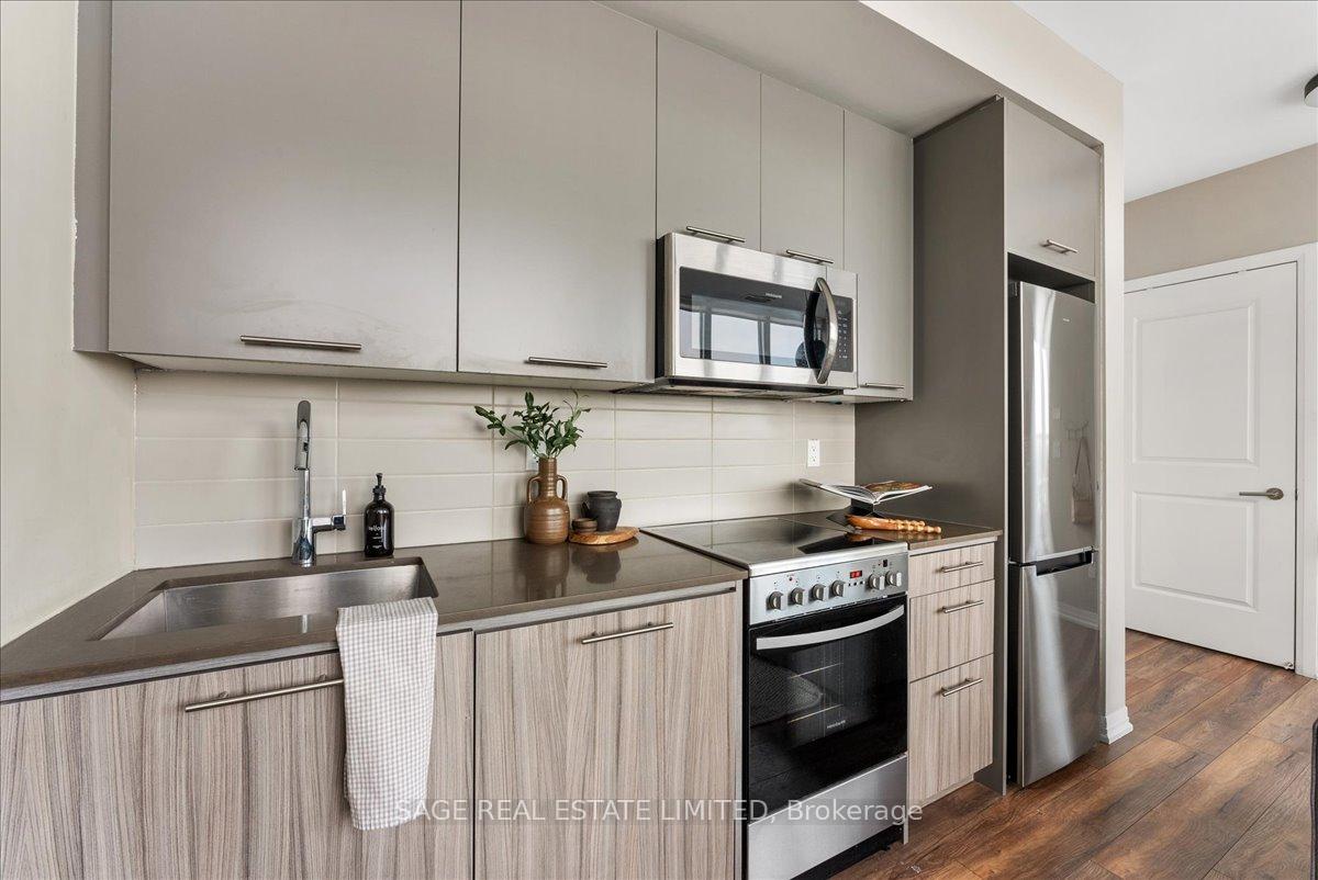 Photo 12 of Unit 810, 2301 Danforth Avenue, Toronto, East End-Danforth — HOMEH