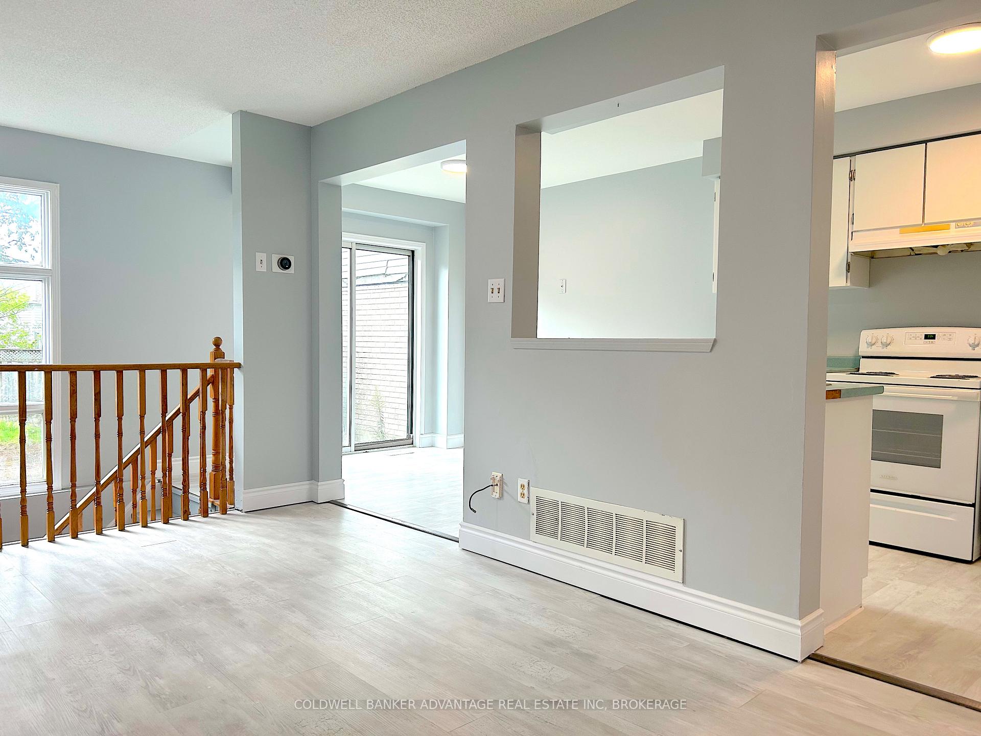 Photo 3 of 16 Cunningham Drive, Barrie, Ardagh — HOMEH
