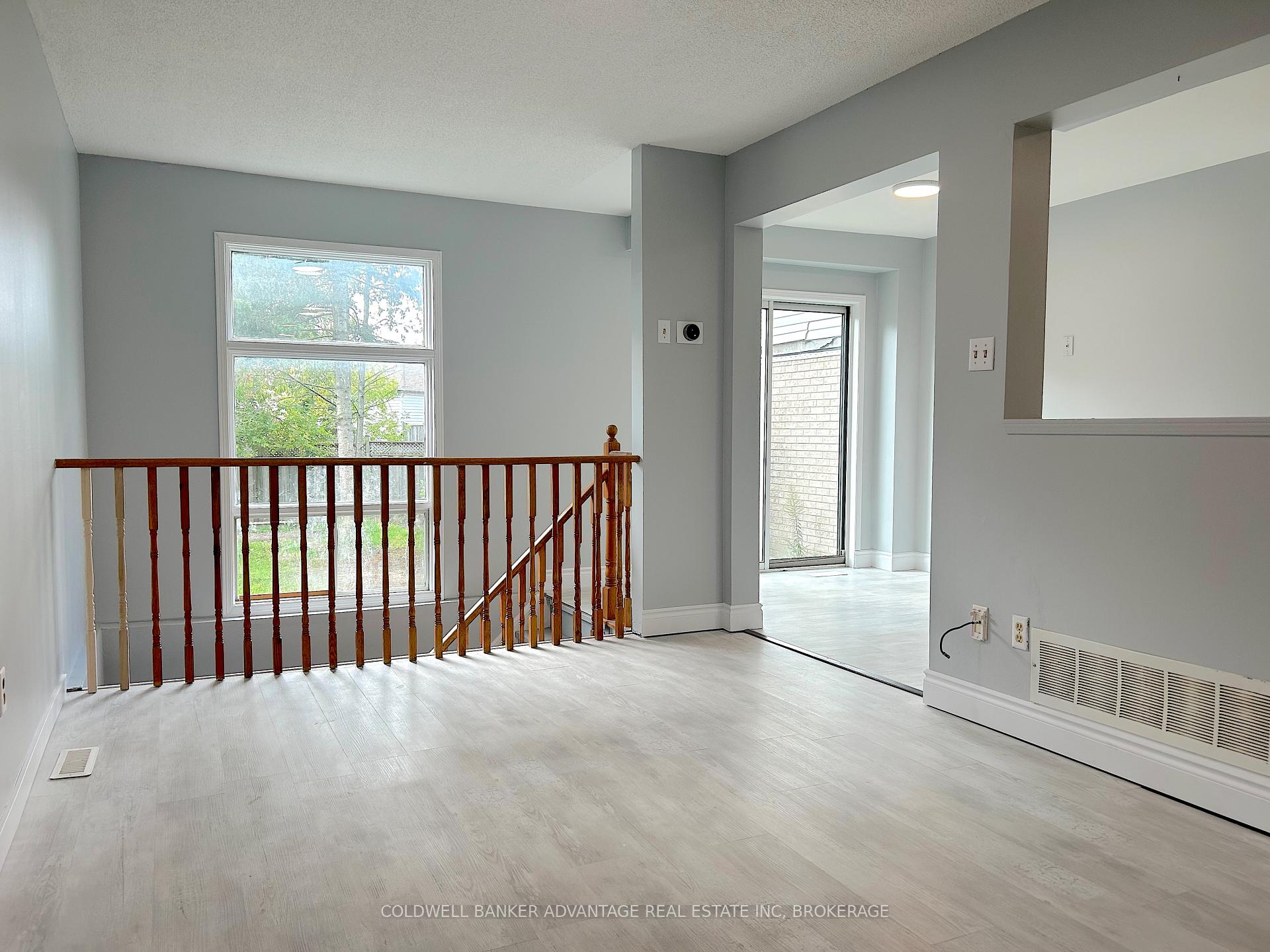 Photo 4 of 16 Cunningham Drive, Barrie, Ardagh — HOMEH