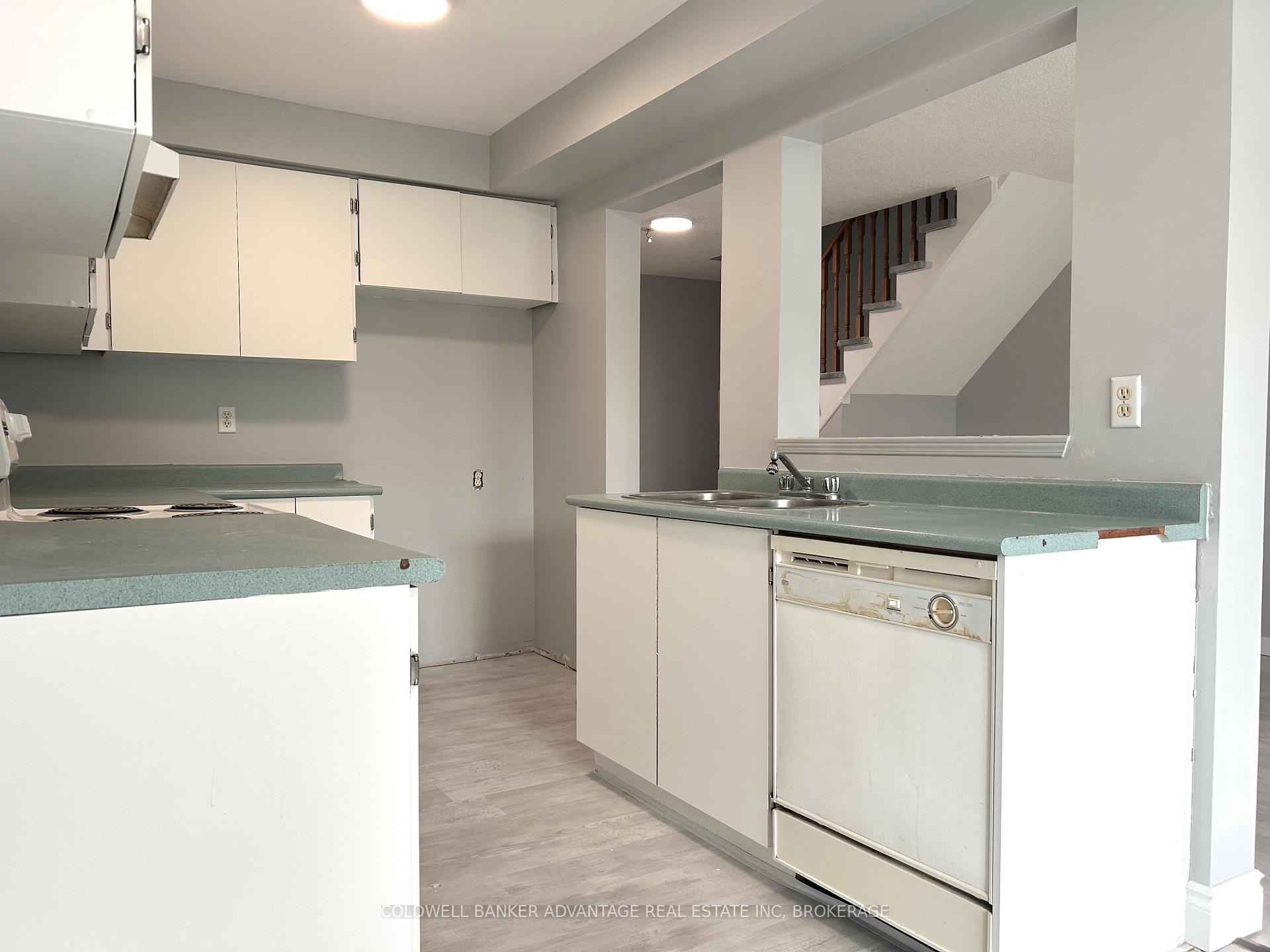 Photo 10 of 16 Cunningham Drive, Barrie, Ardagh — HOMEH