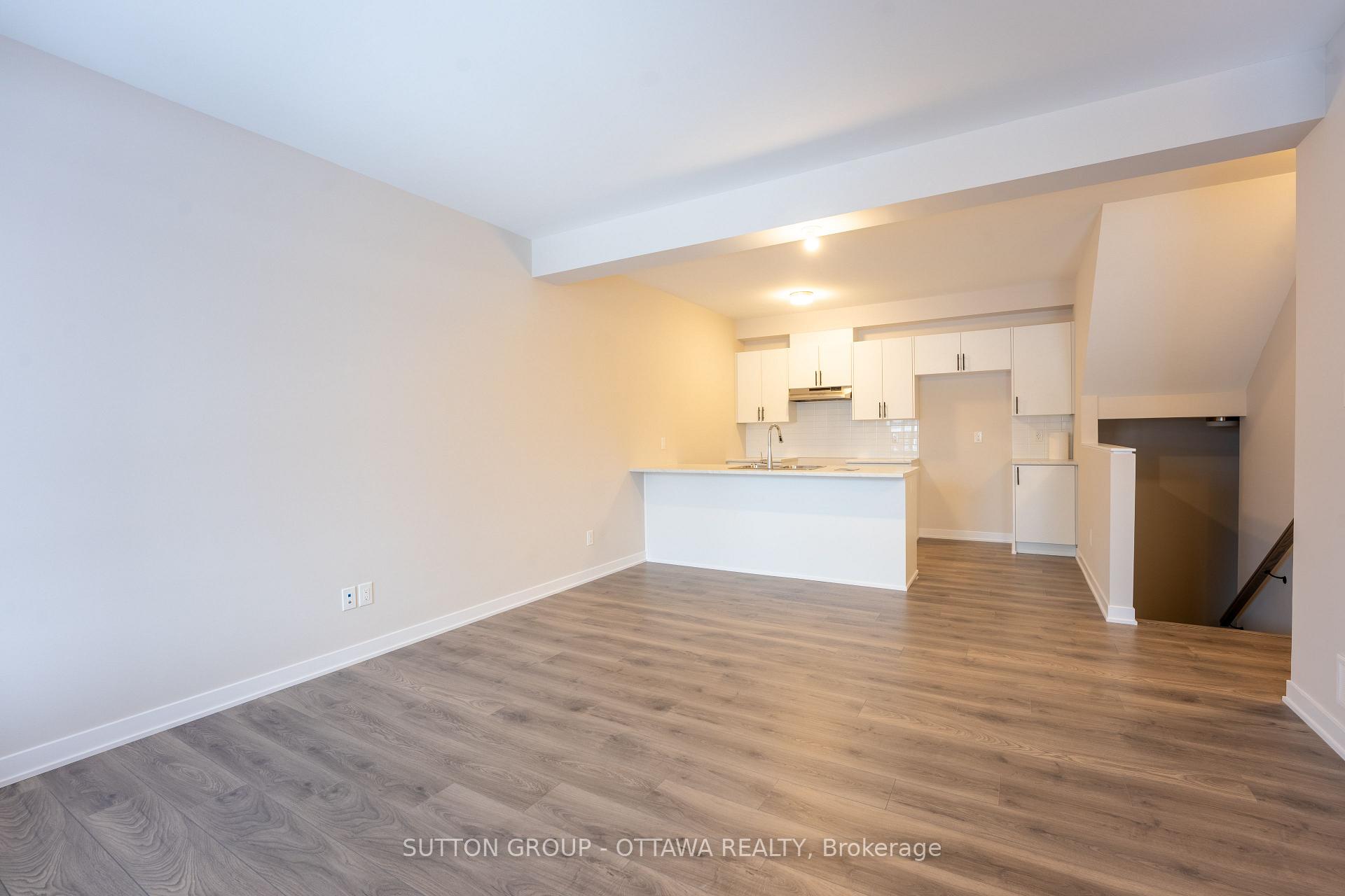 Photo 4 of 177 beebalm Crescent, Ottawa, Barrhaven - Half Moon Bay — HOMEH