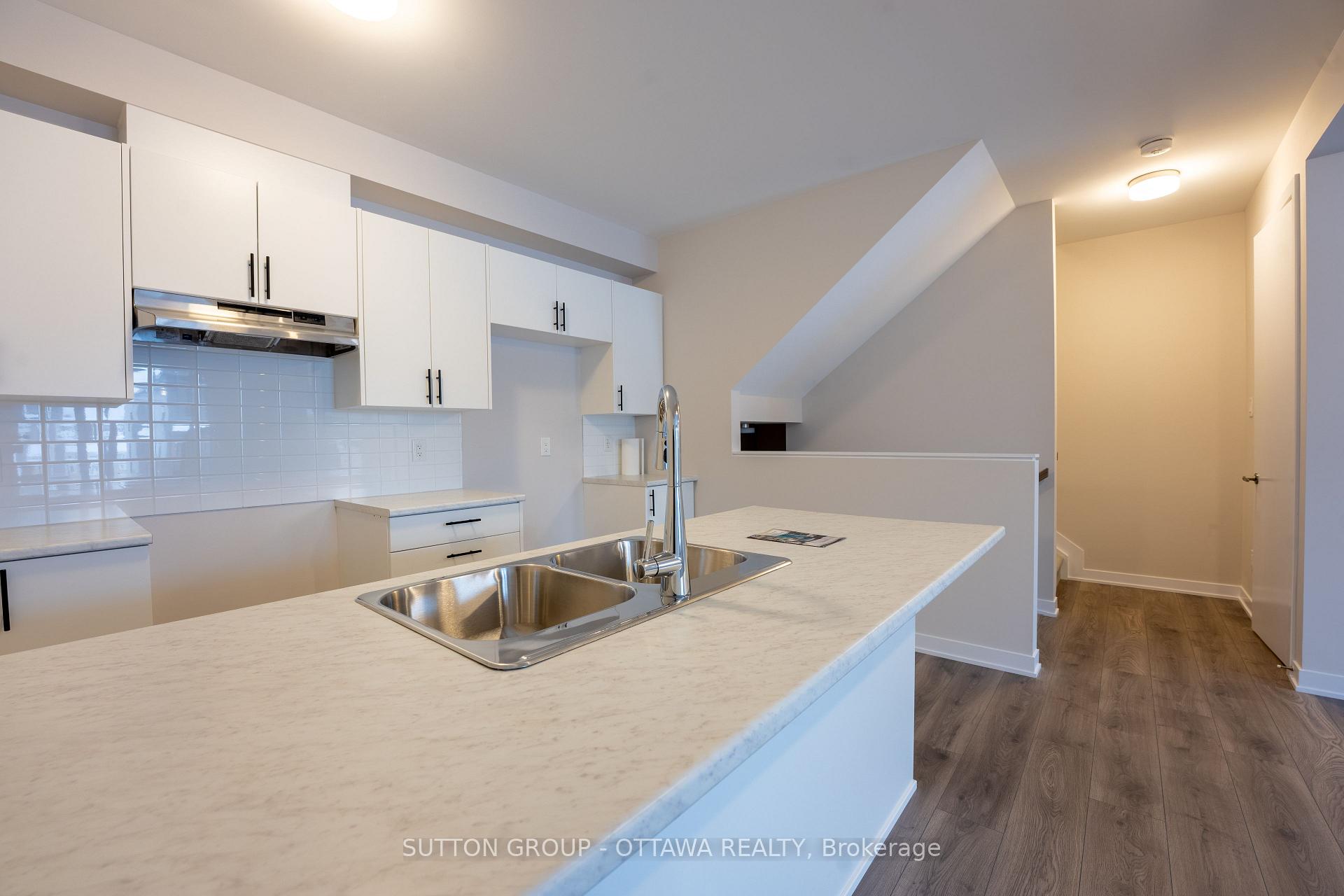Photo 7 of 177 beebalm Crescent, Ottawa, Barrhaven - Half Moon Bay — HOMEH