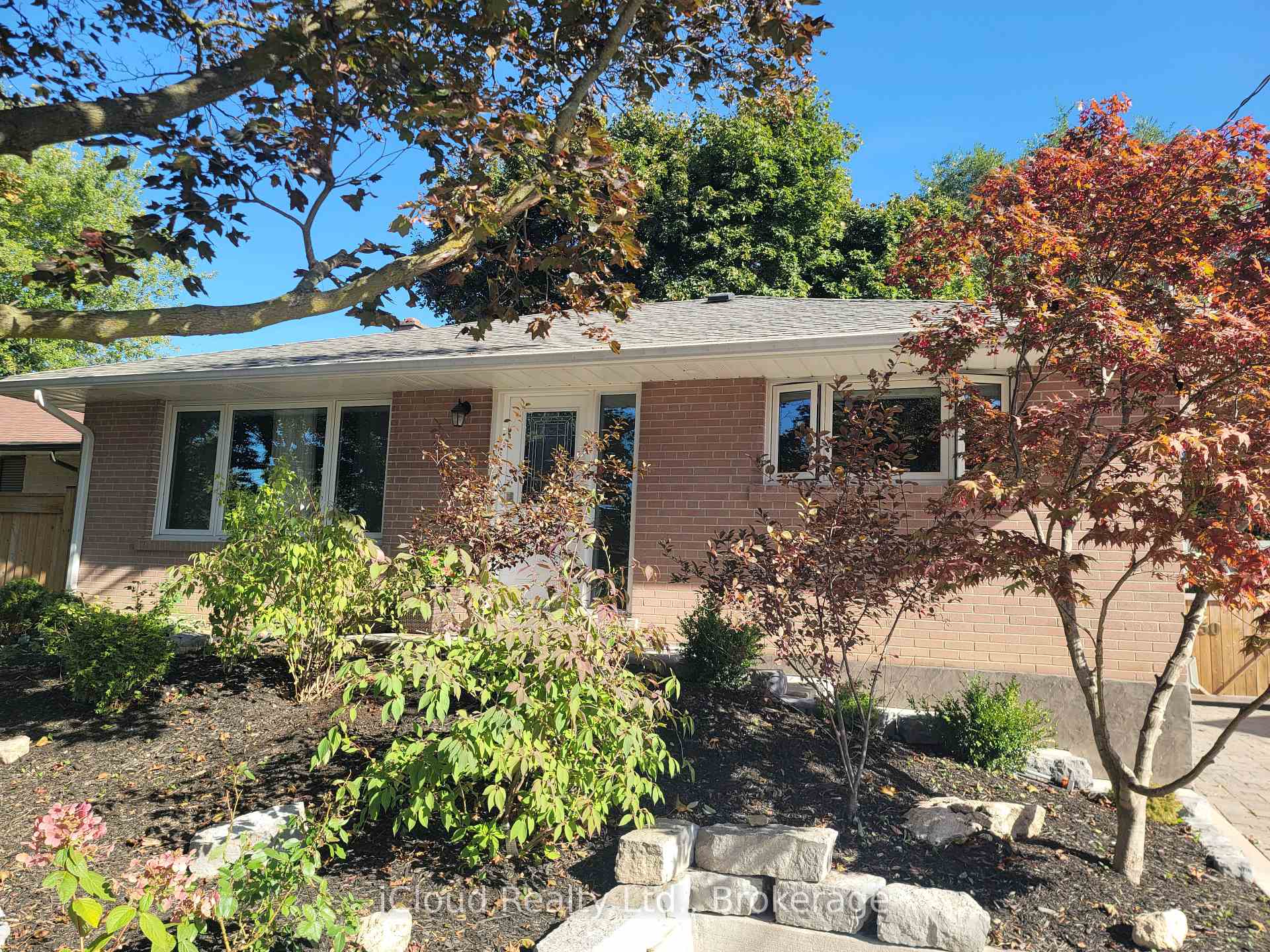 Photo 2 of 50 Mcgilvray Crescent, Halton Hills, Georgetown — HOMEH
