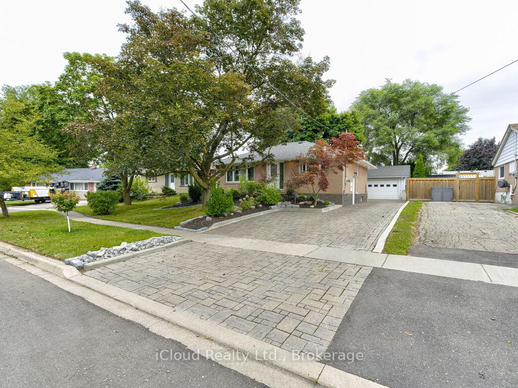 Photo 3 of 50 Mcgilvray Crescent, Halton Hills, Georgetown — HOMEH