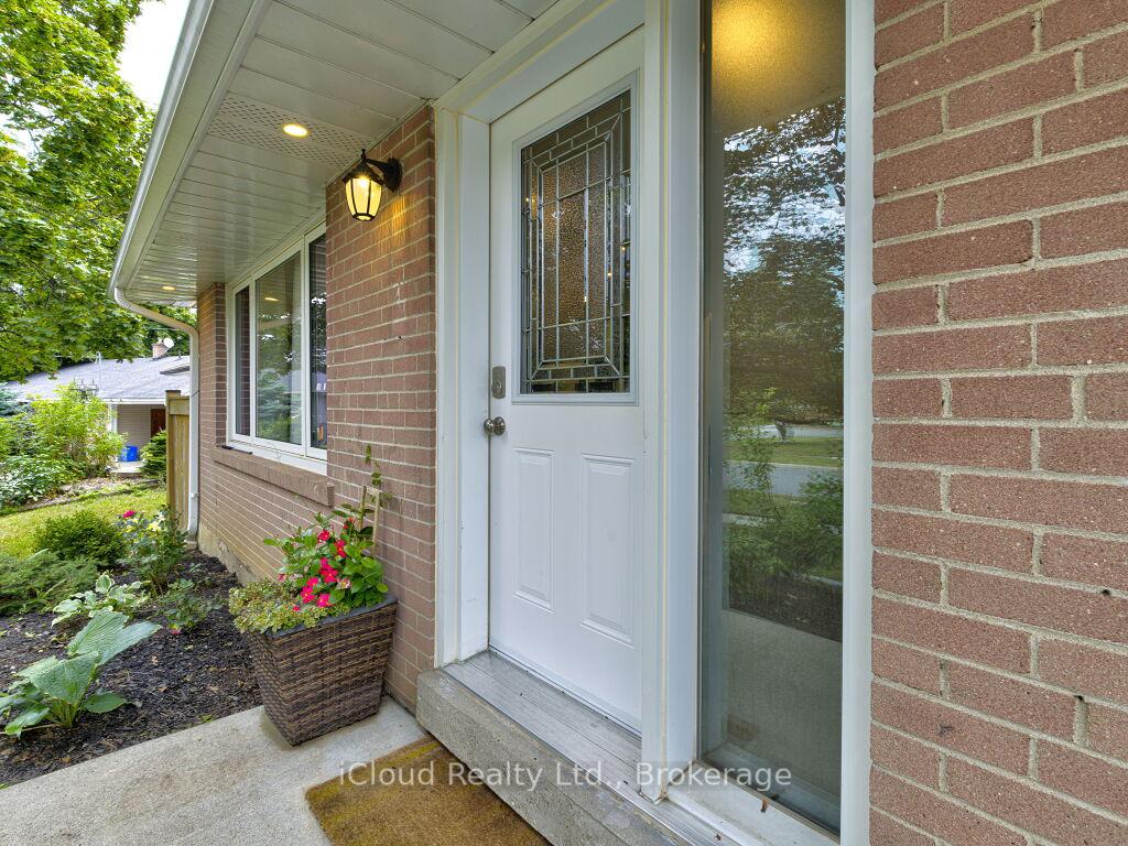 Photo 5 of 50 Mcgilvray Crescent, Halton Hills, Georgetown — HOMEH