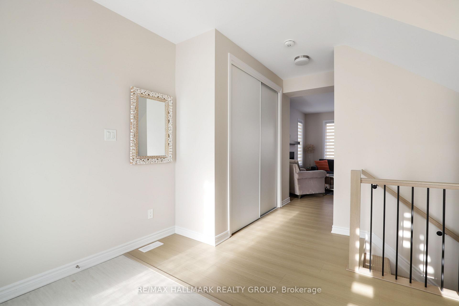 Photo 2 of 258 Sapling Grove, Ottawa, Barrhaven - Heritage Park — HOMEH