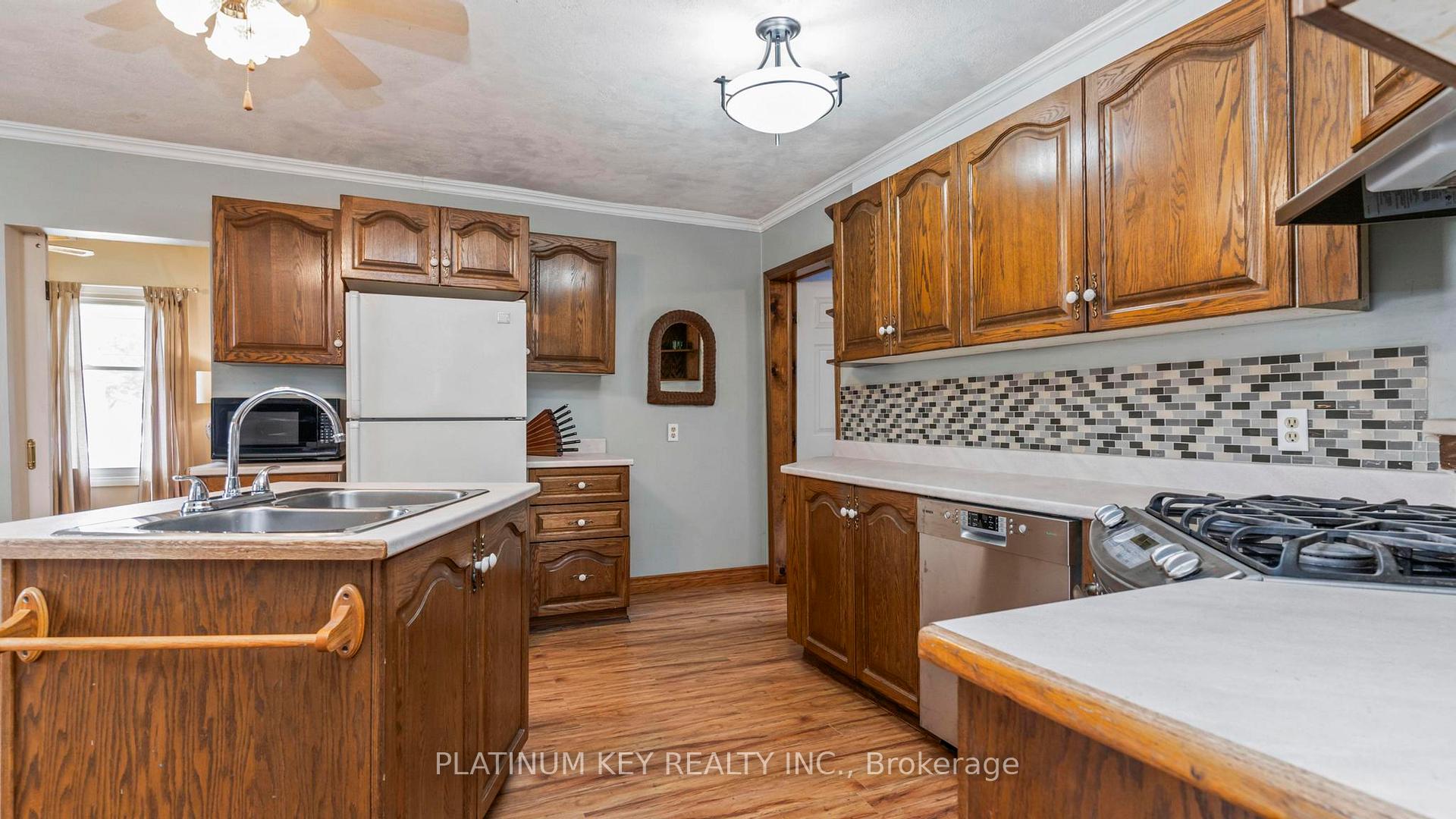 Photo 6 of 41 Queen Street, Strathroy-Caradoc, SE — HOMEH