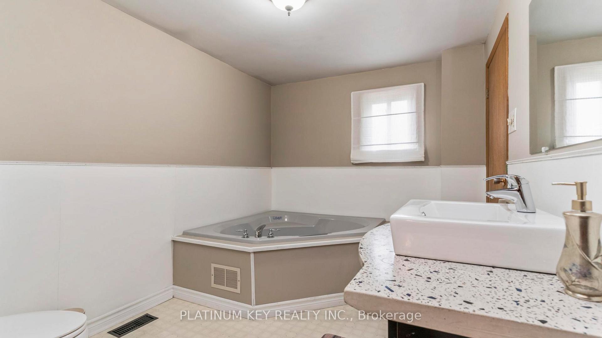 Photo 20 of 41 Queen Street, Strathroy-Caradoc, SE — HOMEH