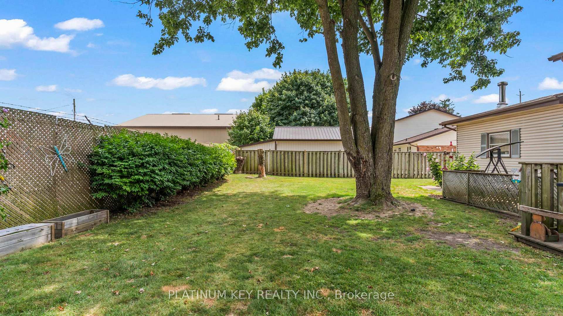 Photo 39 of 41 Queen Street, Strathroy-Caradoc, SE — HOMEH