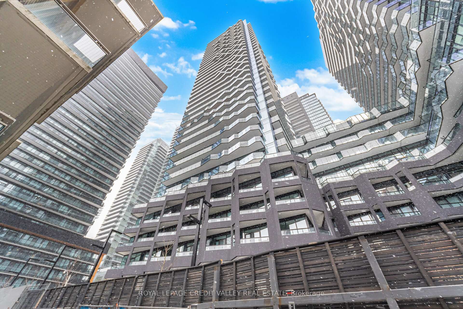 Photo 1 of Unit 2012, 110 Broadway Avenue, Toronto, Mount Pleasant West — HOMEH
