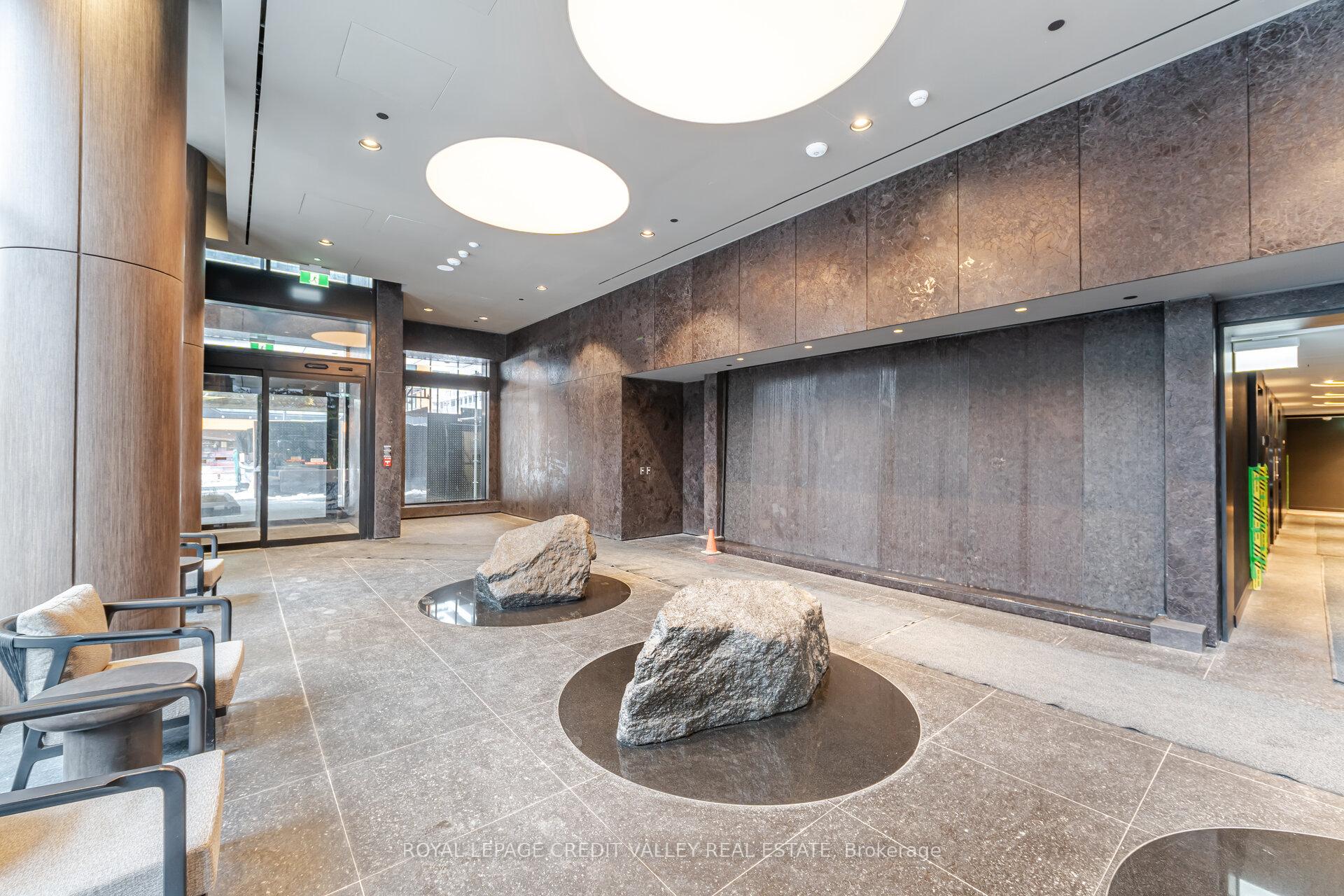 Photo 3 of Unit 2012, 110 Broadway Avenue, Toronto, Mount Pleasant West — HOMEH