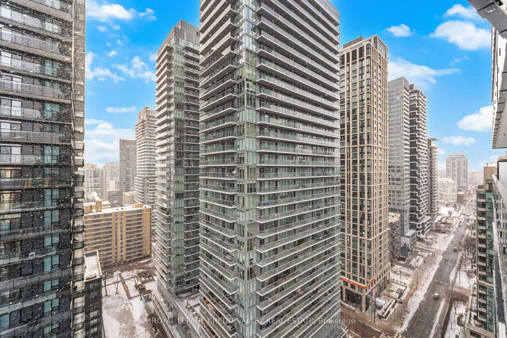 Photo 21 of Unit 2012, 110 Broadway Avenue, Toronto, Mount Pleasant West — HOMEH