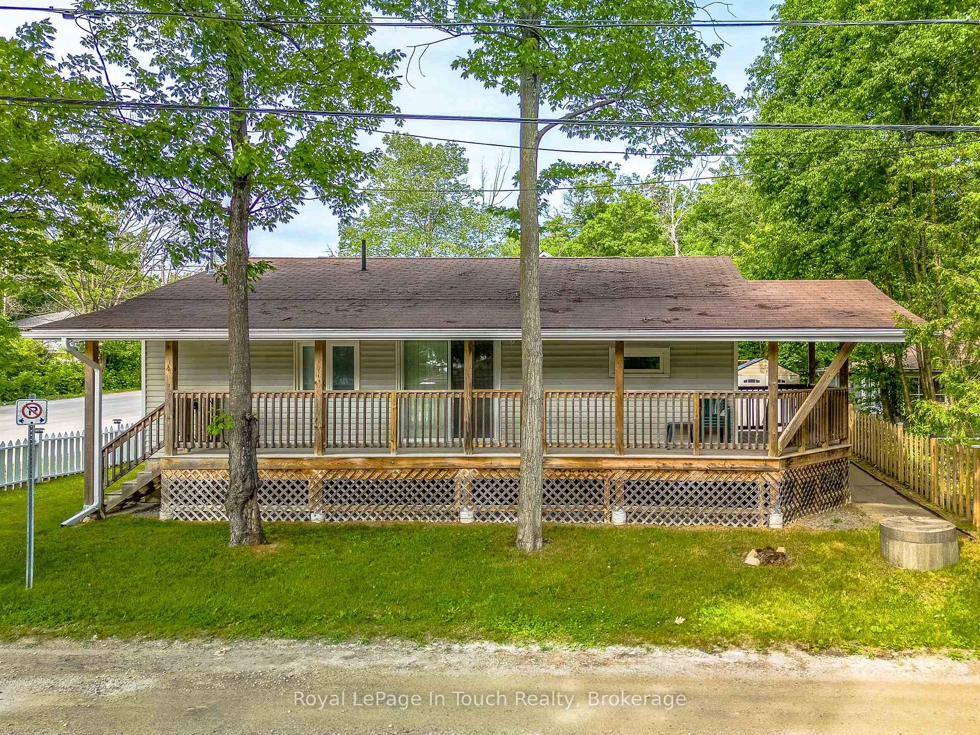 Photo 2 of 349 Balm Beach Road W, Tiny, Rural Tiny — HOMEH