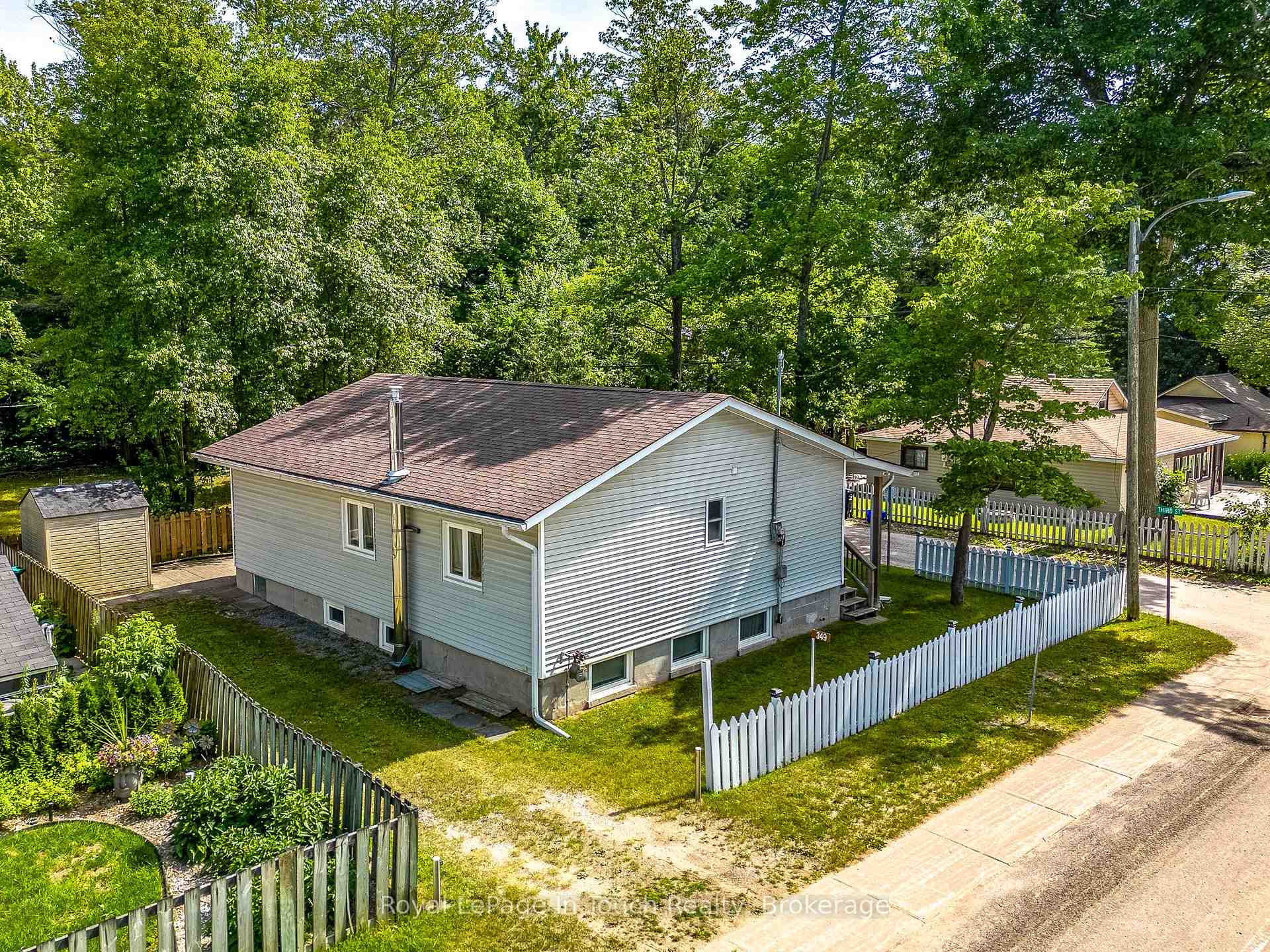 Photo 3 of 349 Balm Beach Road W, Tiny, Rural Tiny — HOMEH