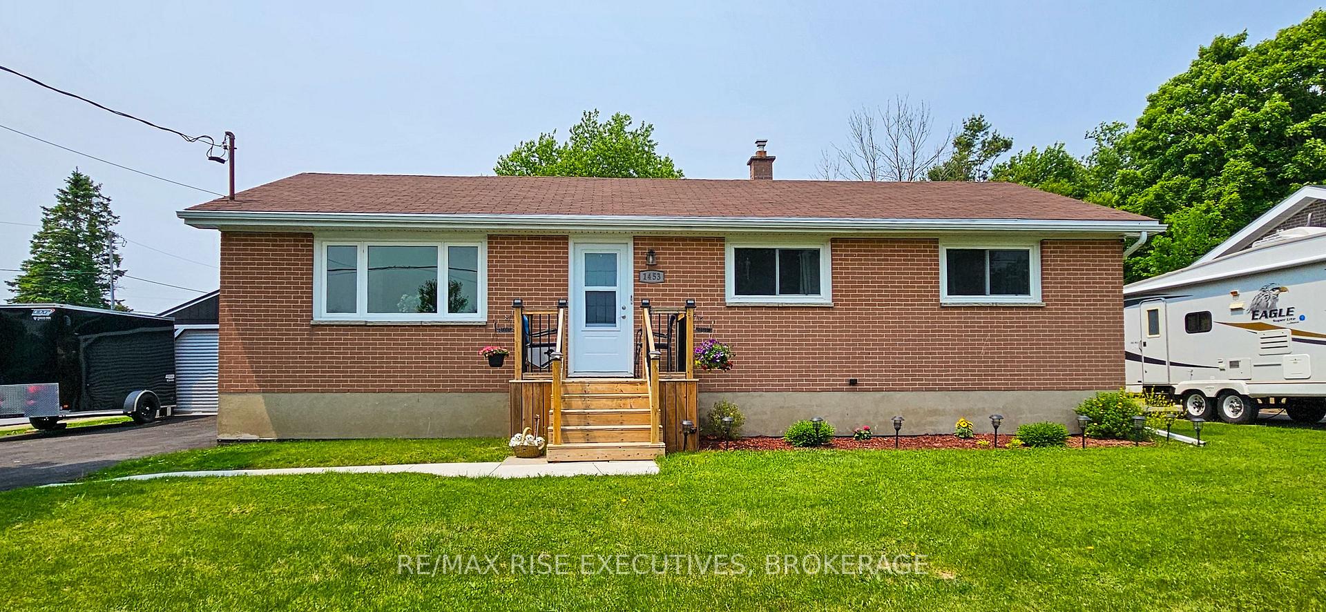 Photo 2 of 1453 Woodfield Crescent, Kingston, City Northwest — HOMEH