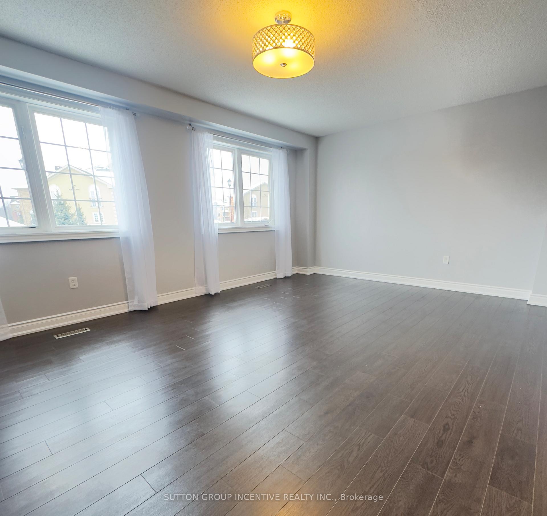 Photo 4 of Unit 5, 49 Ferndale Drive S, Barrie, Ardagh — HOMEH