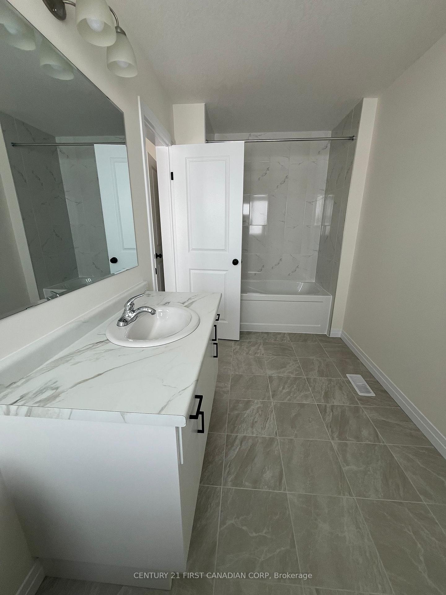 Photo 13 of 19 Becker Street, Stratford — HOMEH