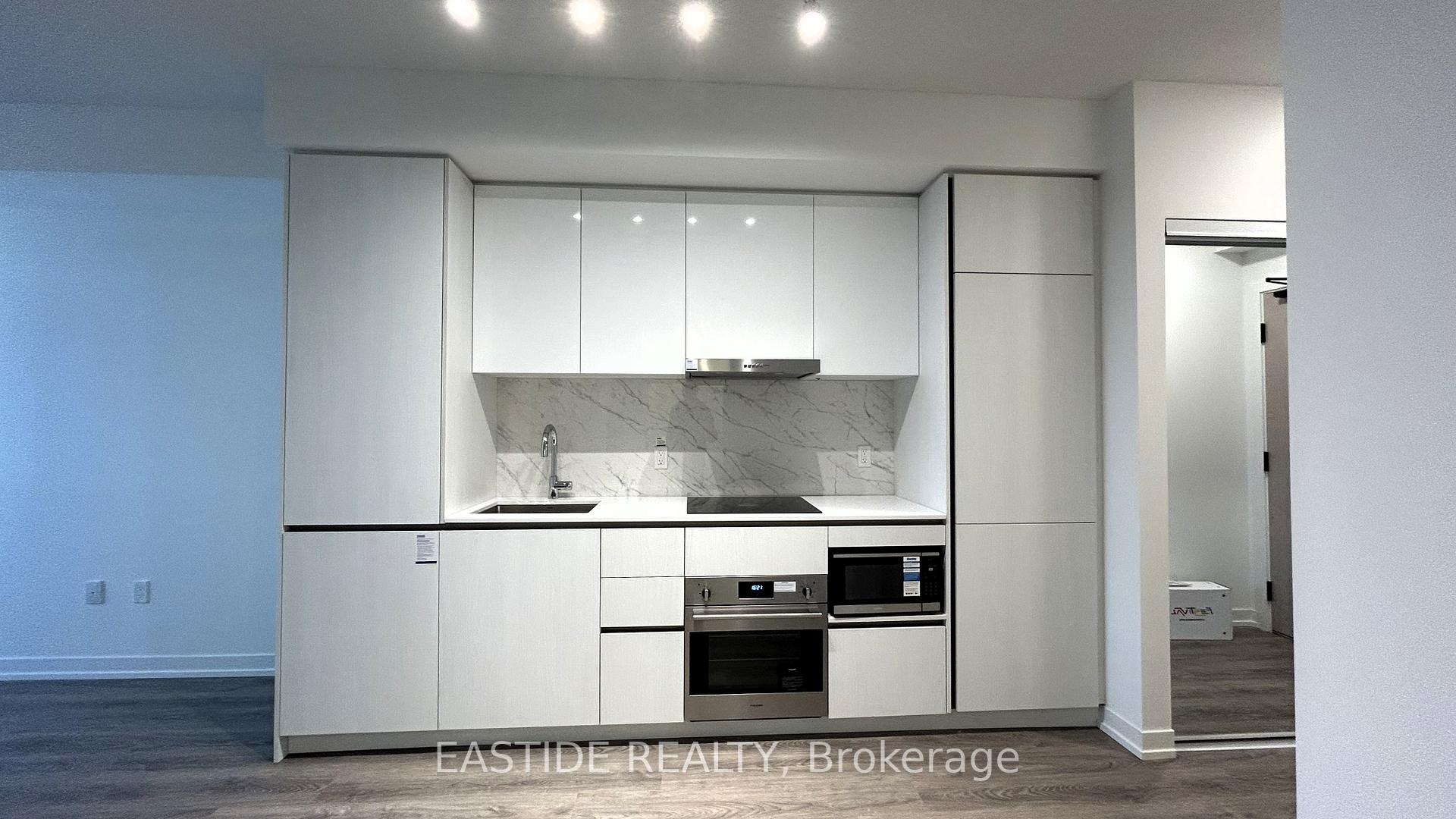 Photo 3 of Unit 2010, 8 Interchange Way, Vaughan, Vaughan Corporate Centre — HOMEH