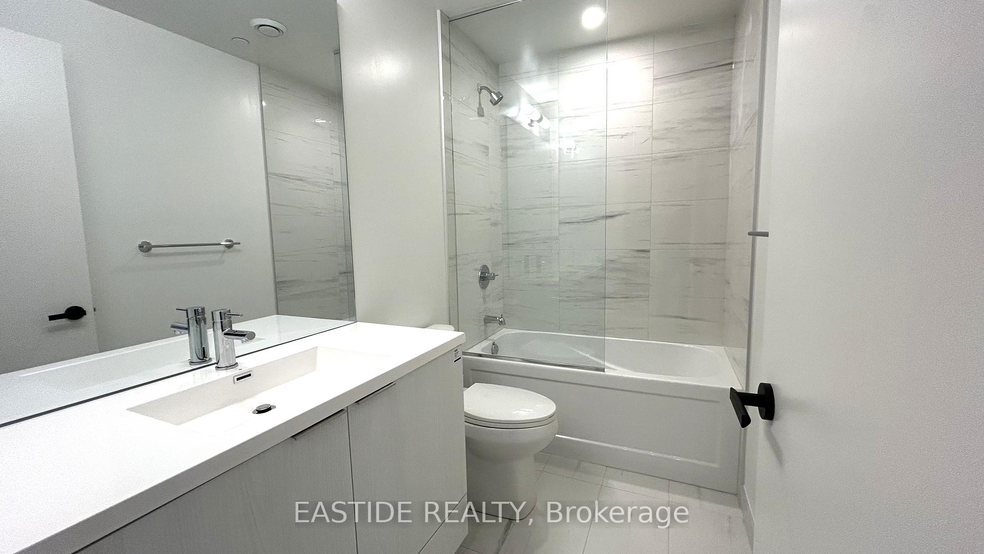 Photo 5 of Unit 2010, 8 Interchange Way, Vaughan, Vaughan Corporate Centre — HOMEH