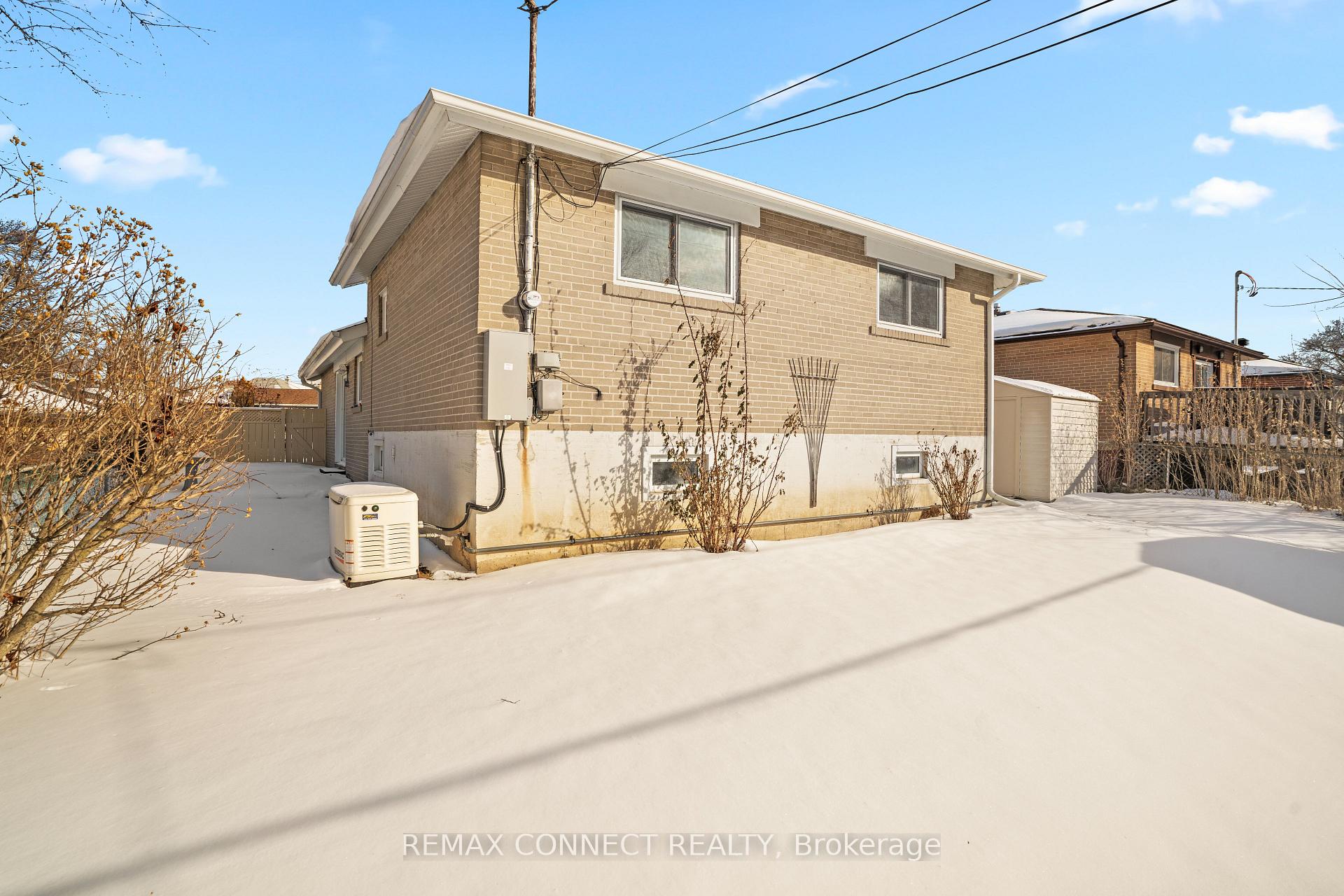 Photo 3 of 856 Chapleau Drive, Pickering, Bay Ridges — HOMEH
