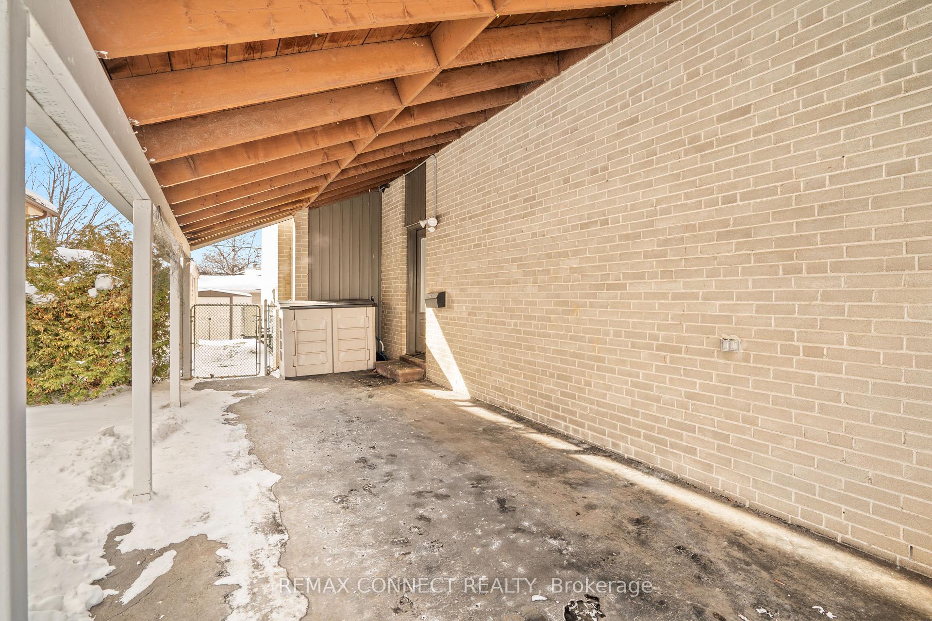 Photo 4 of 856 Chapleau Drive, Pickering, Bay Ridges — HOMEH