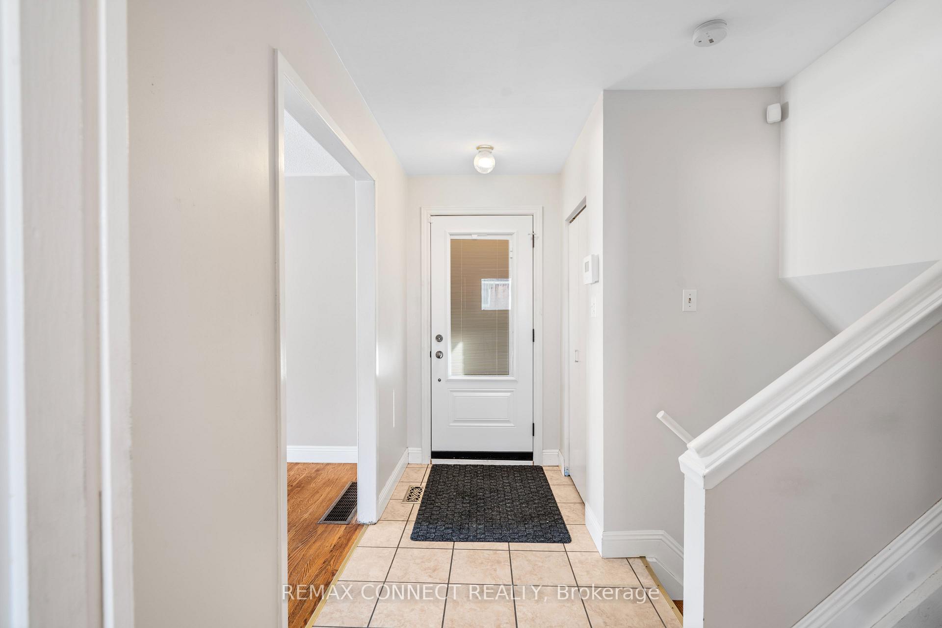 Photo 5 of 856 Chapleau Drive, Pickering, Bay Ridges — HOMEH