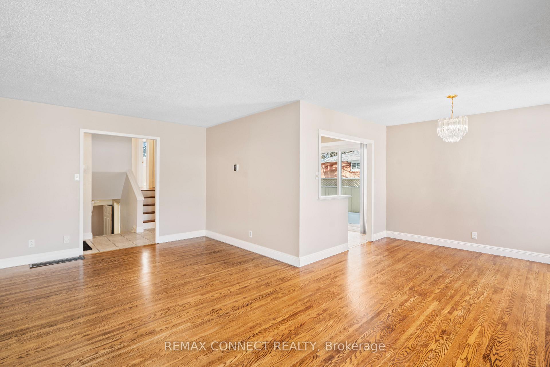 Photo 8 of 856 Chapleau Drive, Pickering, Bay Ridges — HOMEH