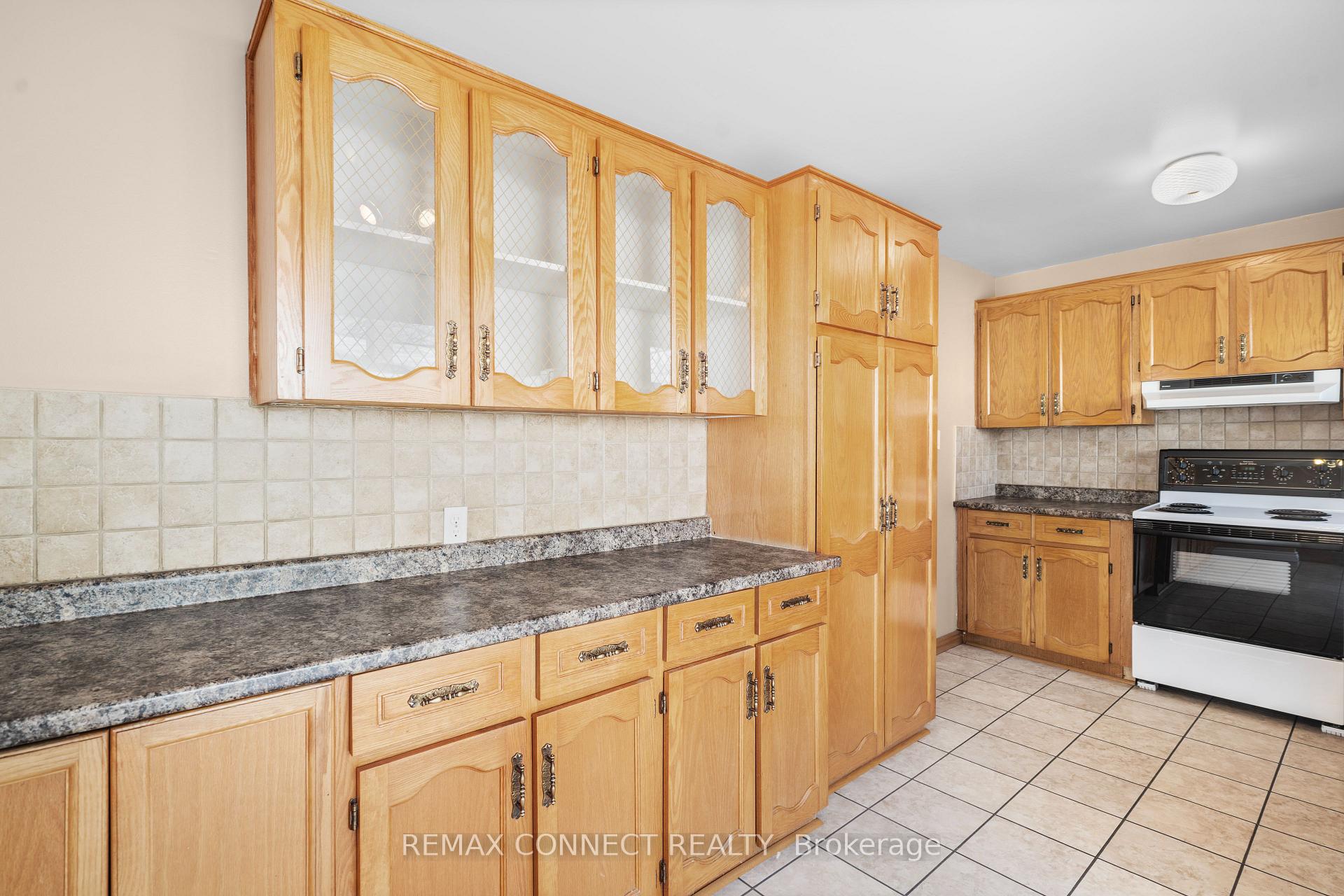 Photo 9 of 856 Chapleau Drive, Pickering, Bay Ridges — HOMEH