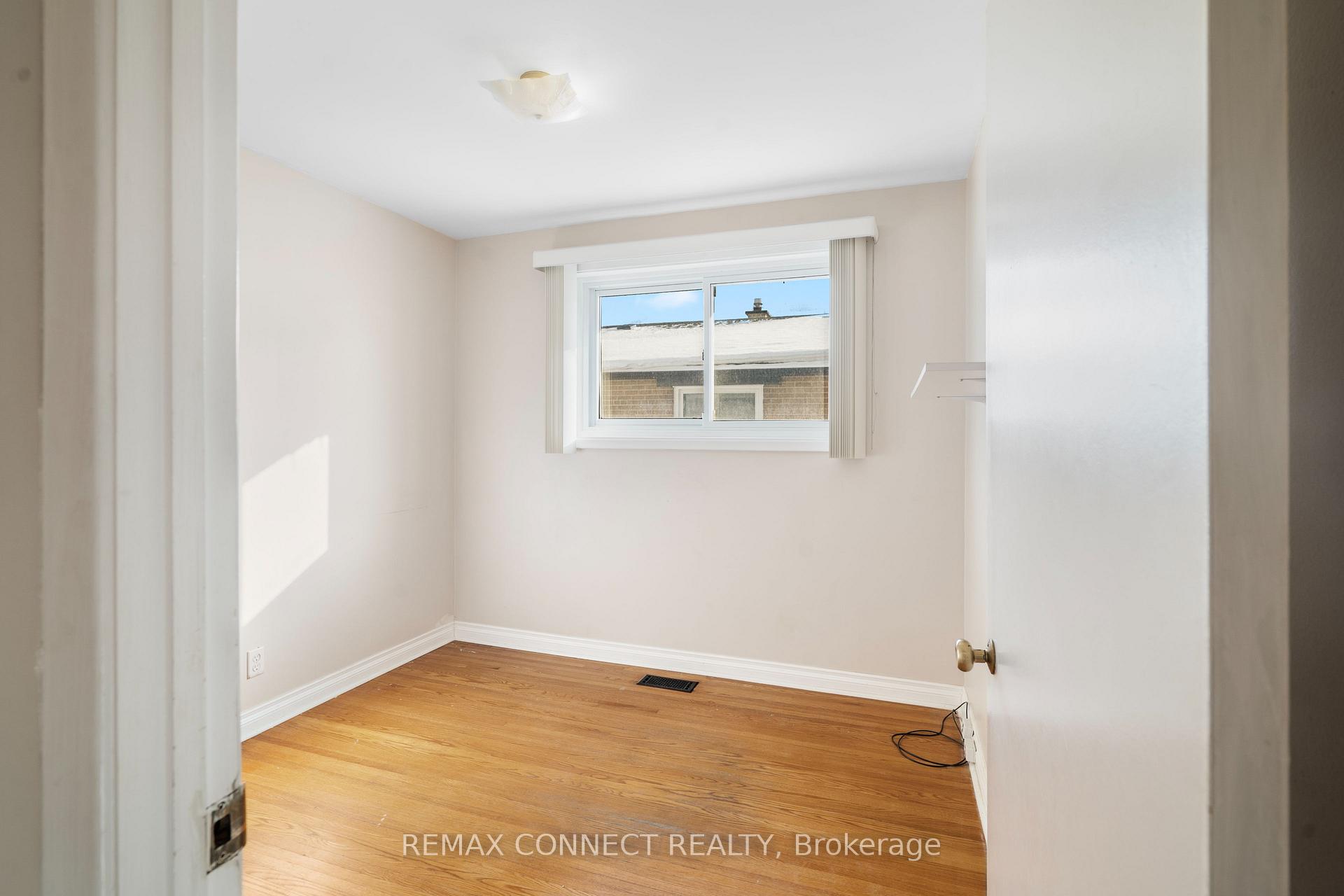 Photo 13 of 856 Chapleau Drive, Pickering, Bay Ridges — HOMEH