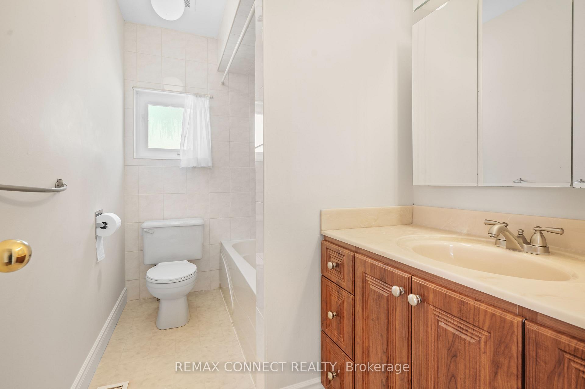 Photo 15 of 856 Chapleau Drive, Pickering, Bay Ridges — HOMEH
