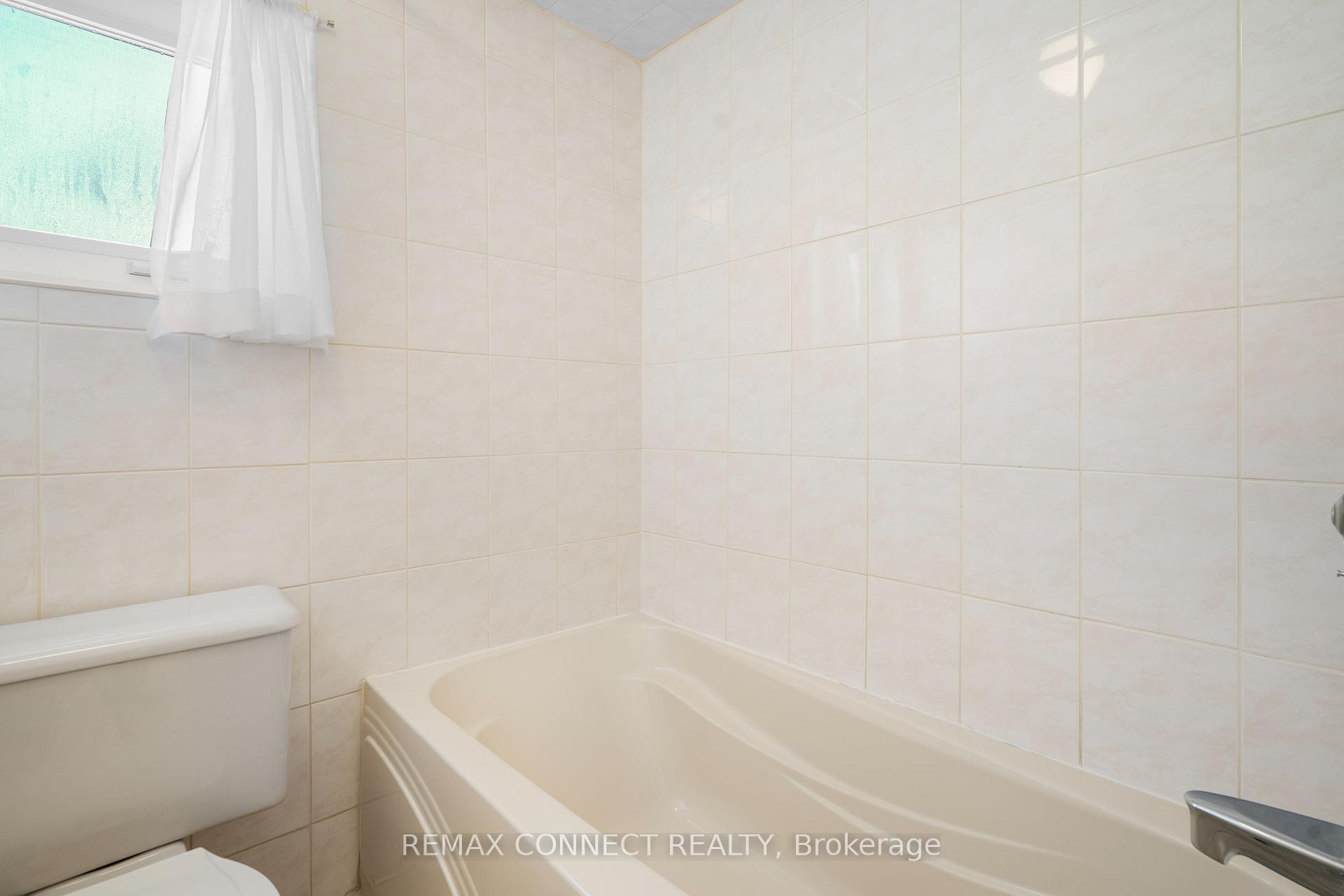 Photo 16 of 856 Chapleau Drive, Pickering, Bay Ridges — HOMEH