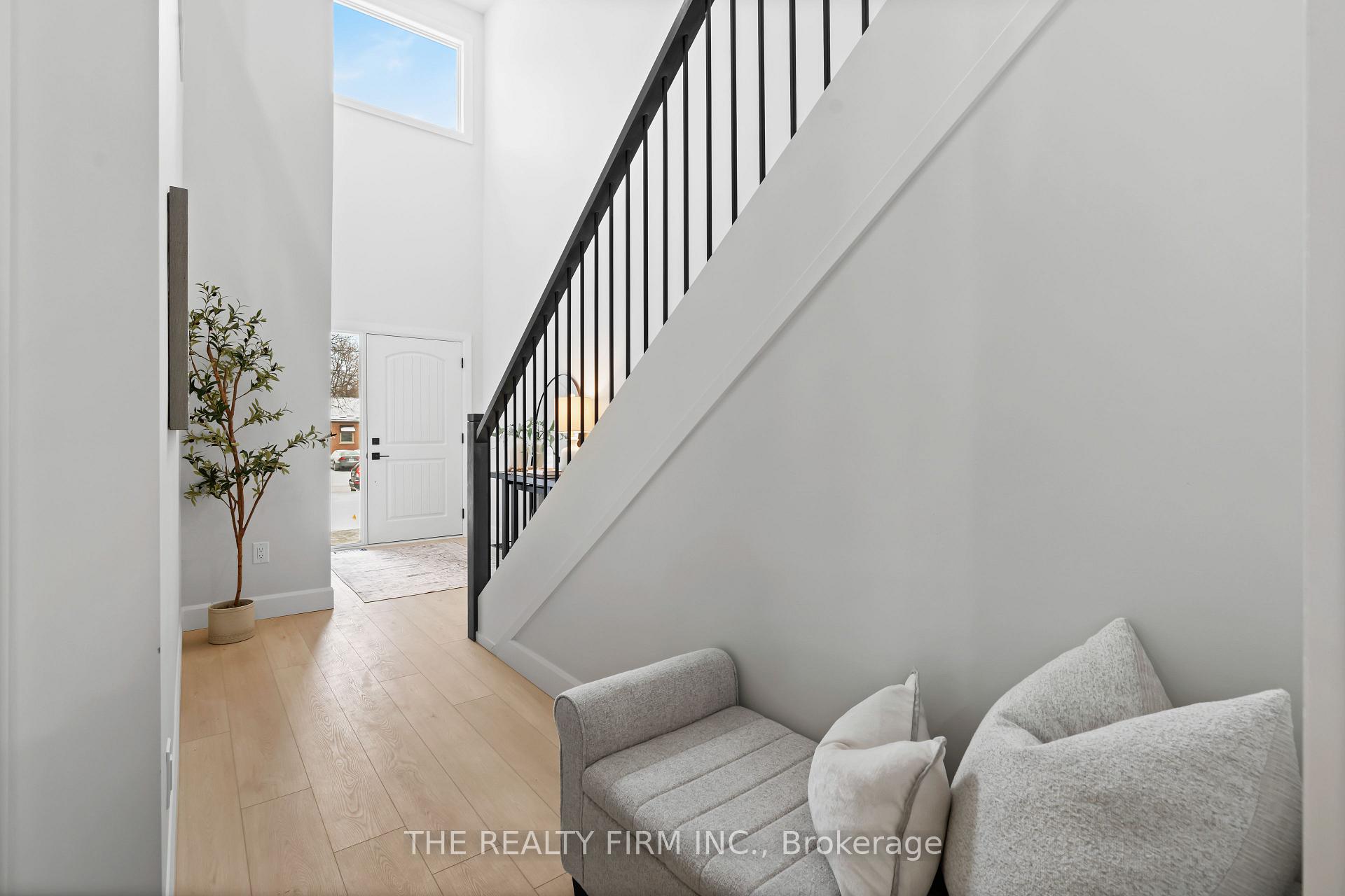Photo 4 of 1037 Willow Drive W, London, South Y — HOMEH
