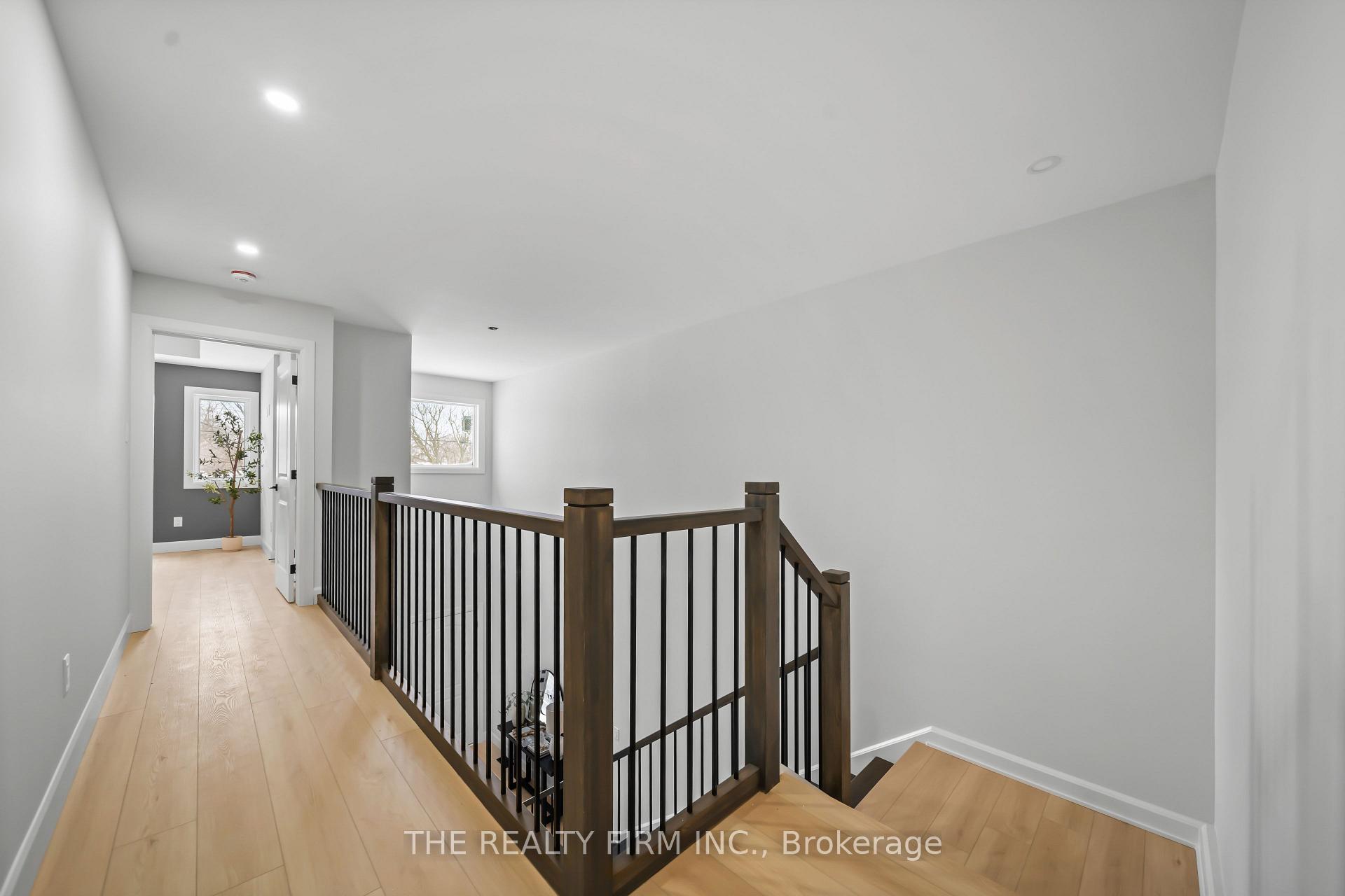 Photo 23 of 1037 Willow Drive W, London, South Y — HOMEH