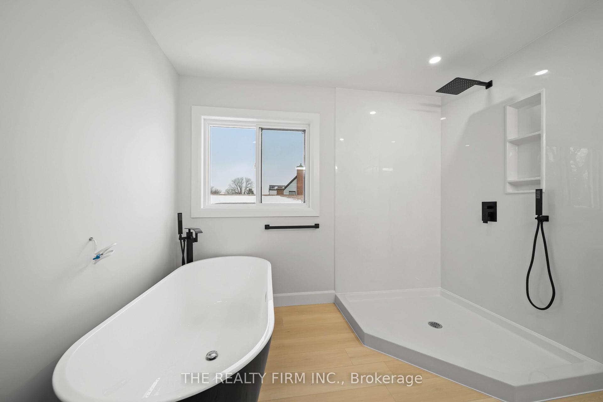 Photo 32 of 1037 Willow Drive W, London, South Y — HOMEH