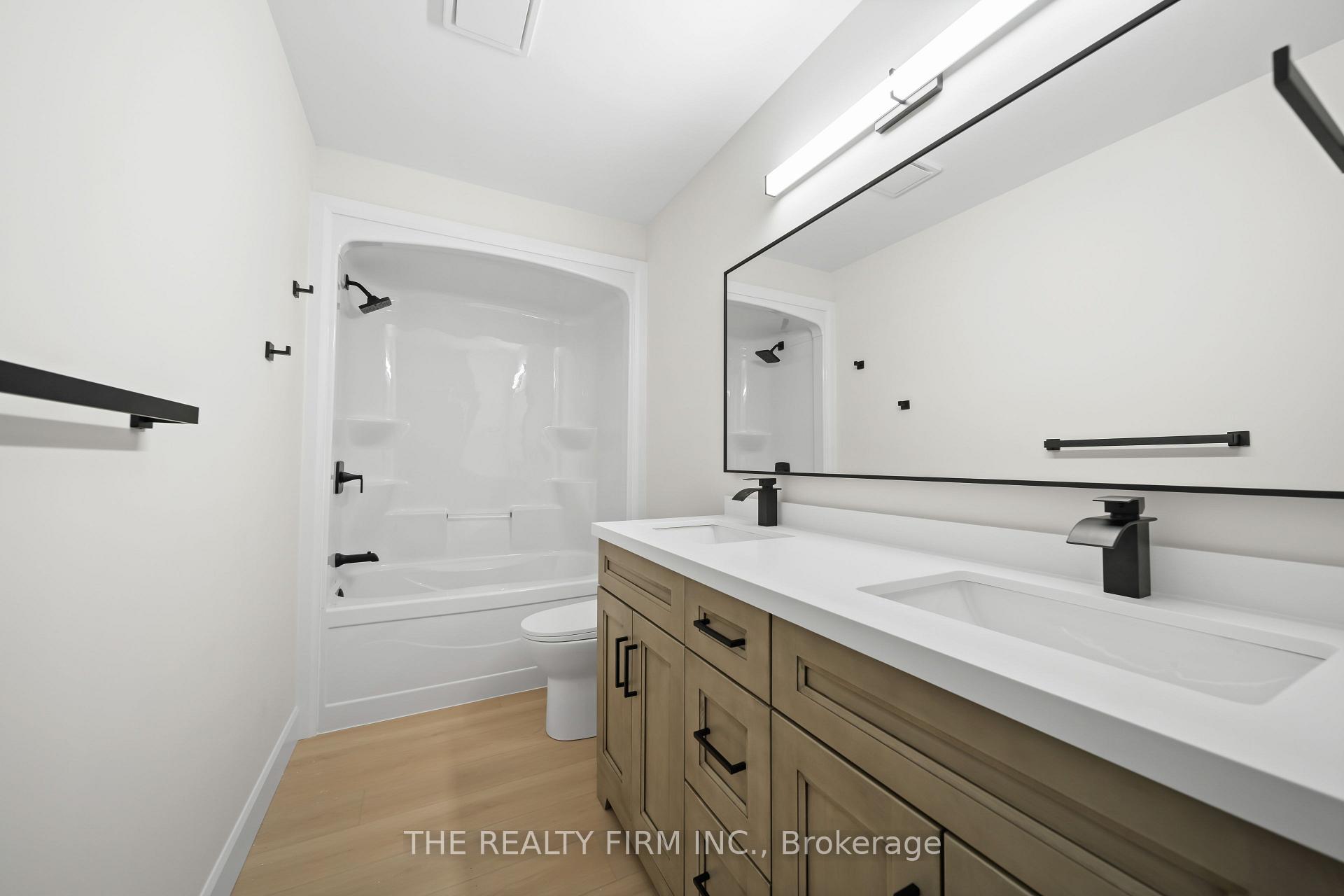 Photo 34 of 1037 Willow Drive W, London, South Y — HOMEH