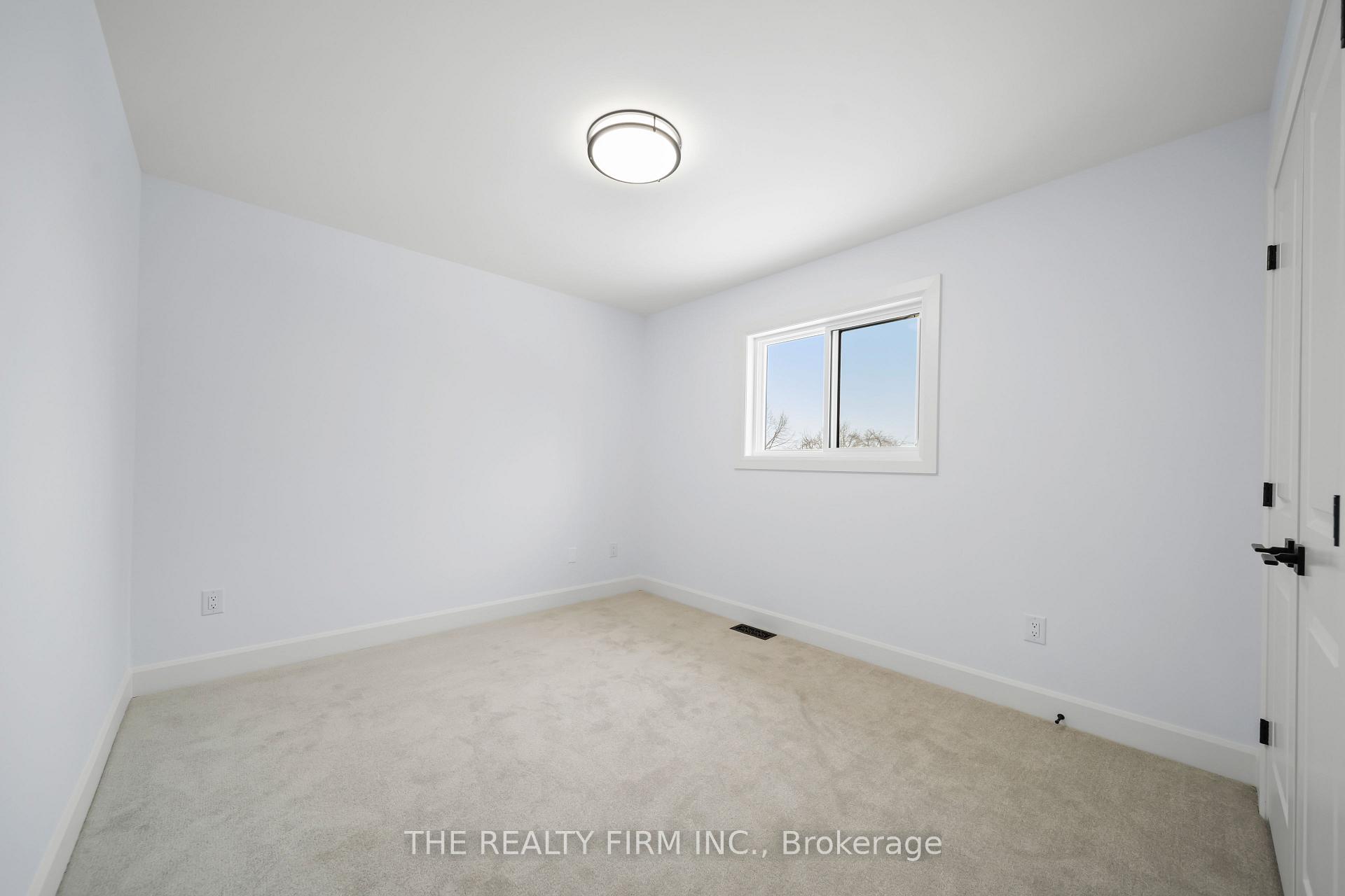 Photo 35 of 1037 Willow Drive W, London, South Y — HOMEH