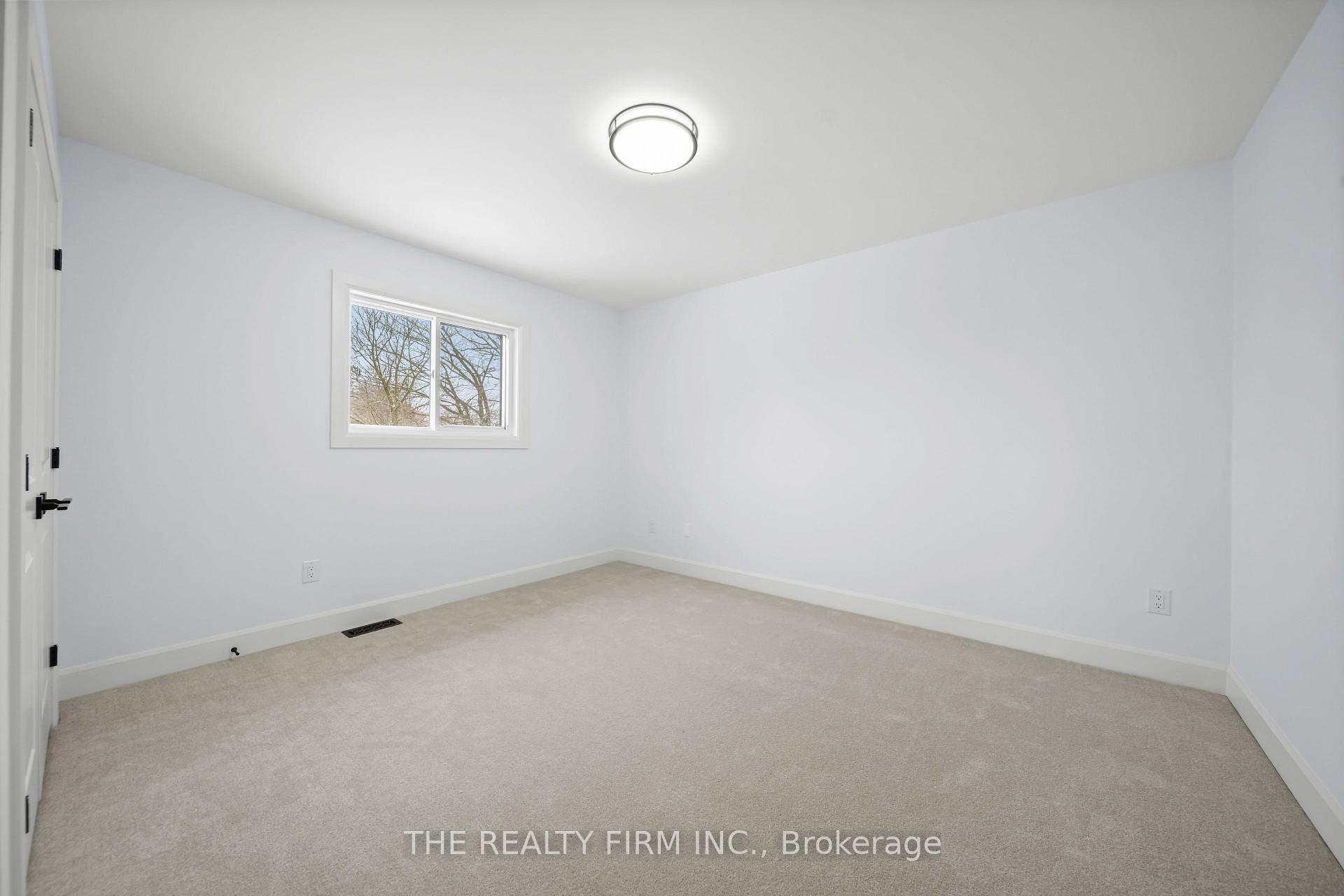 Photo 37 of 1037 Willow Drive W, London, South Y — HOMEH