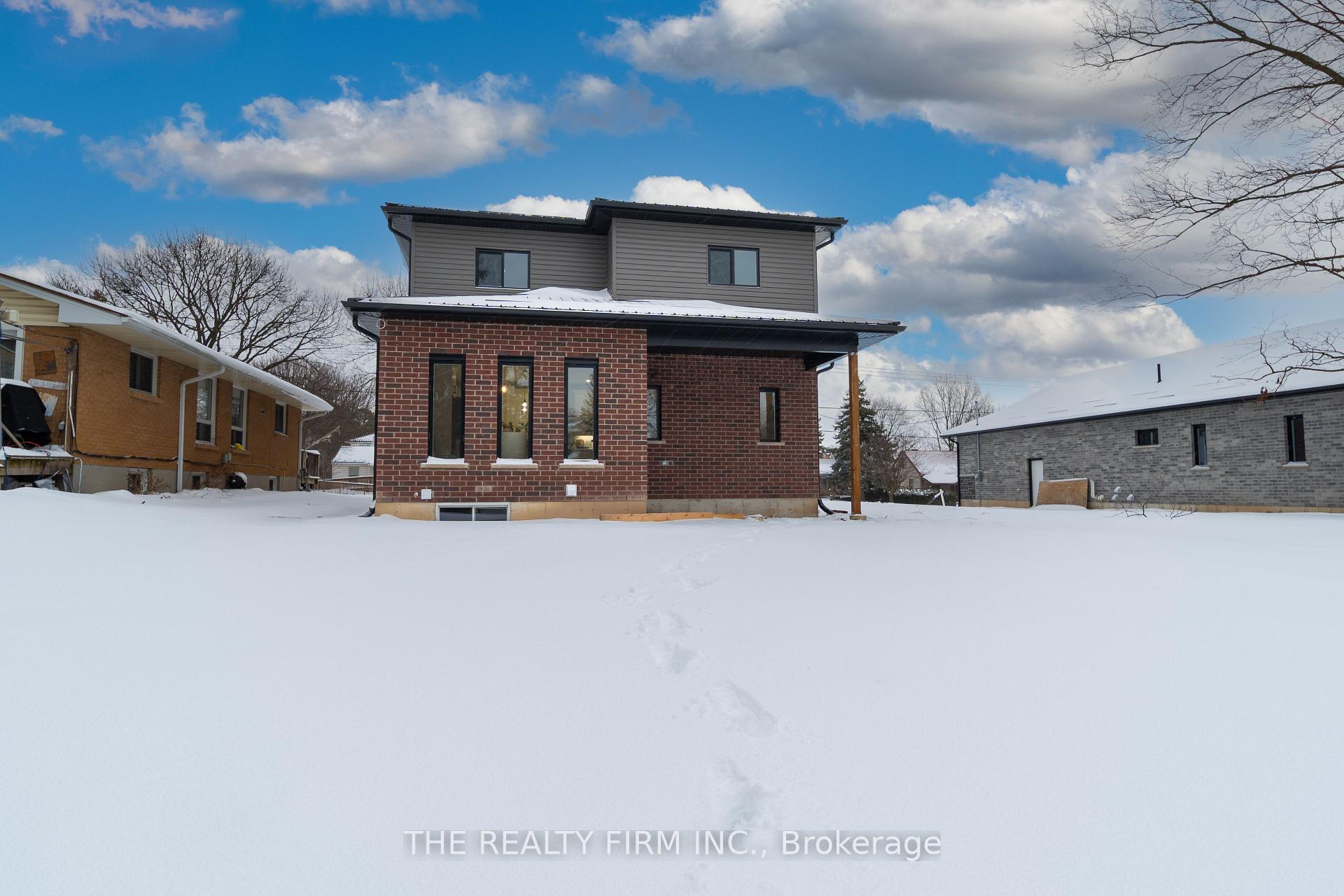 Photo 46 of 1037 Willow Drive W, London, South Y — HOMEH