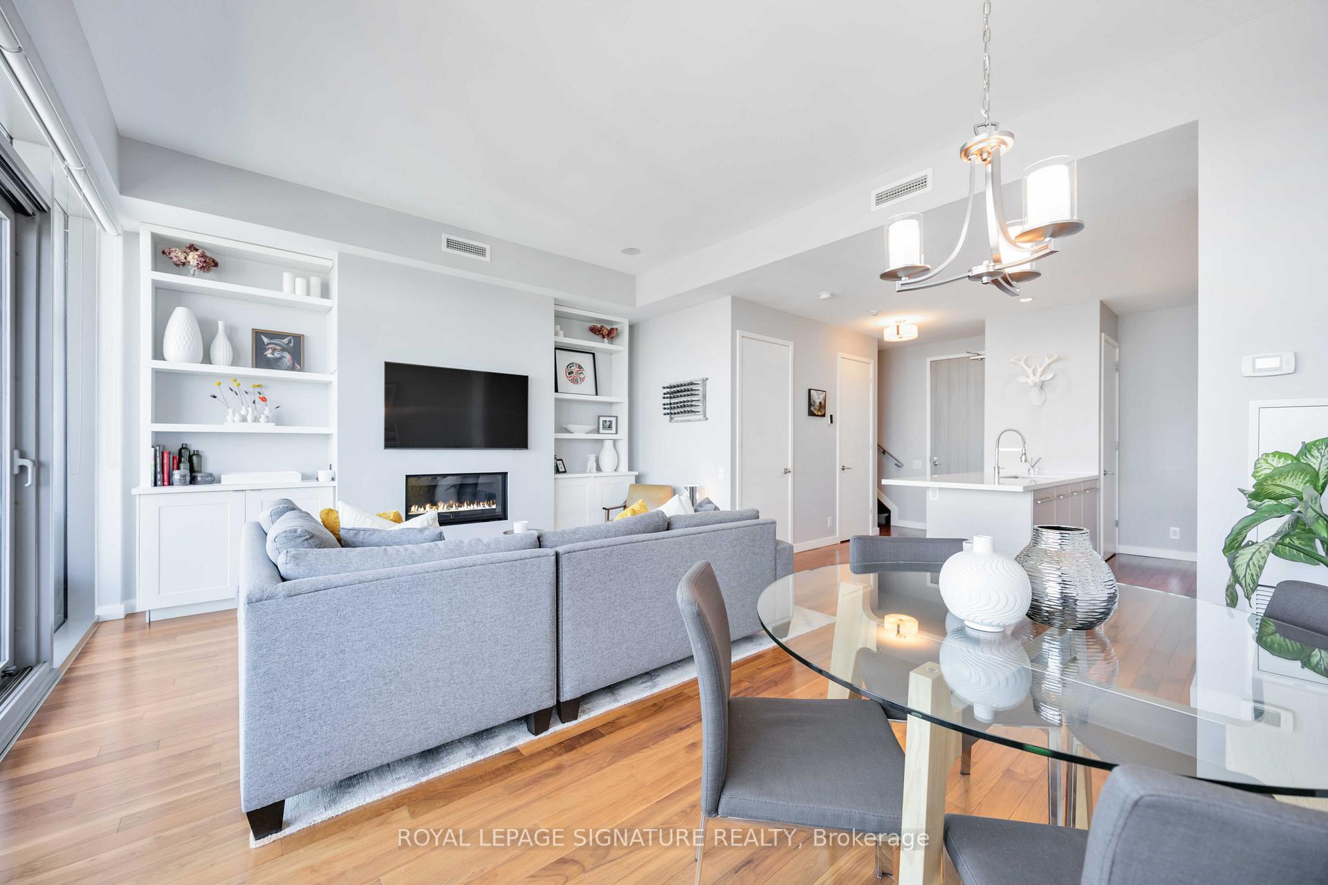 Front of Unit 3504, 390 Cherry Street