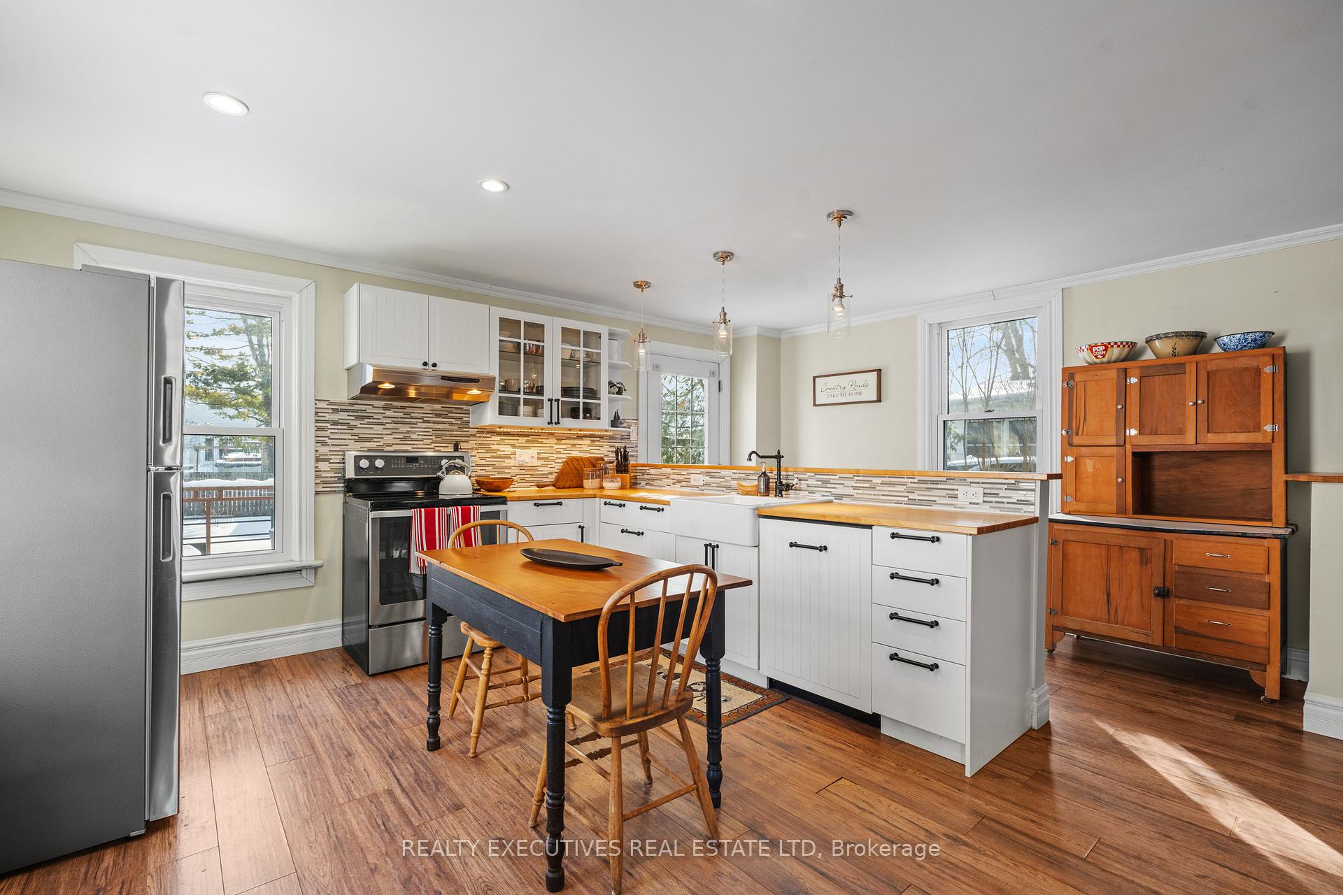 Photo 2 of 487 Clarence Street, North Dundas, Winchester — HOMEH