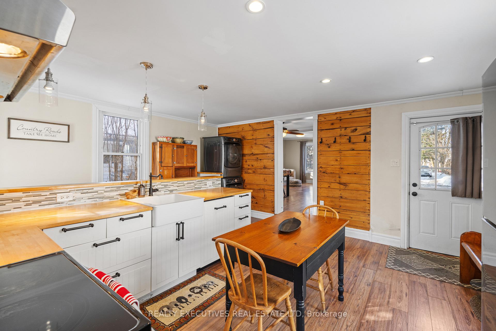 Photo 3 of 487 Clarence Street, North Dundas, Winchester — HOMEH