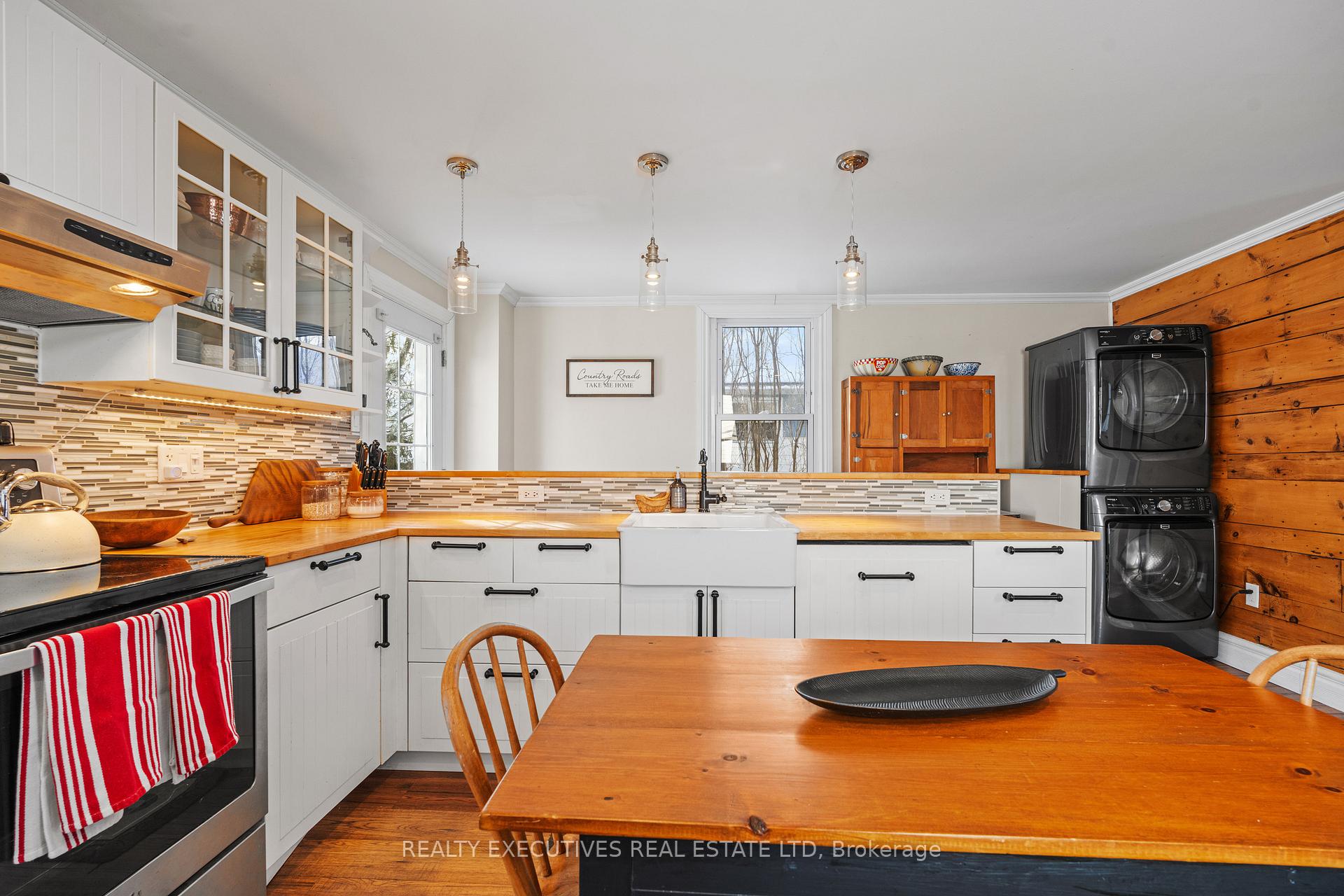 Photo 4 of 487 Clarence Street, North Dundas, Winchester — HOMEH
