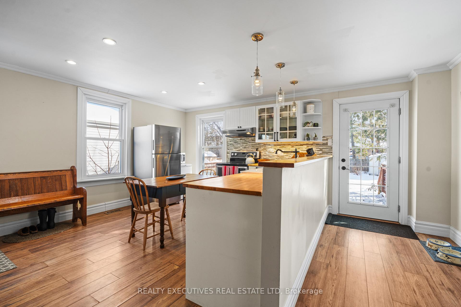 Photo 6 of 487 Clarence Street, North Dundas, Winchester — HOMEH