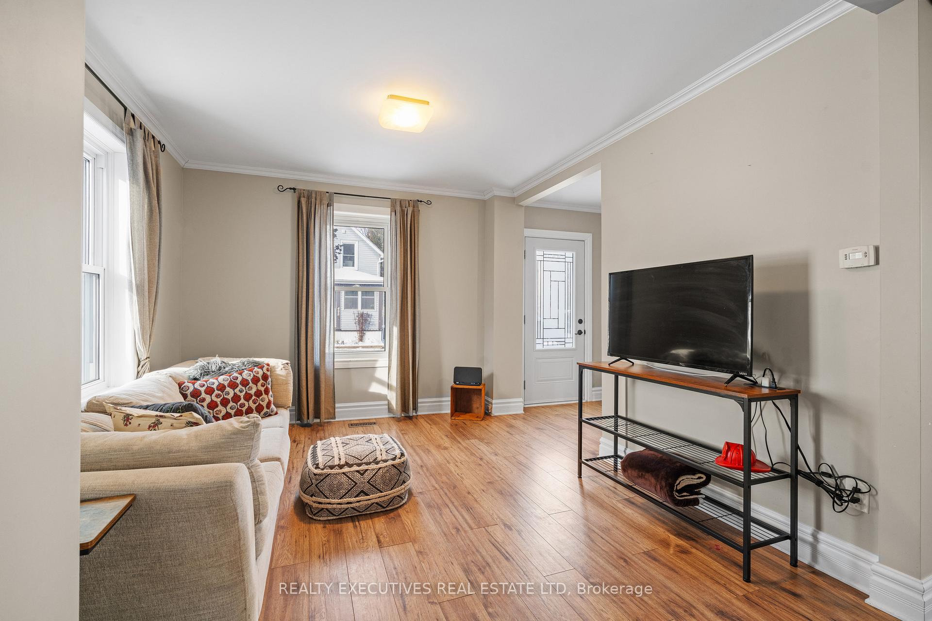 Photo 13 of 487 Clarence Street, North Dundas, Winchester — HOMEH