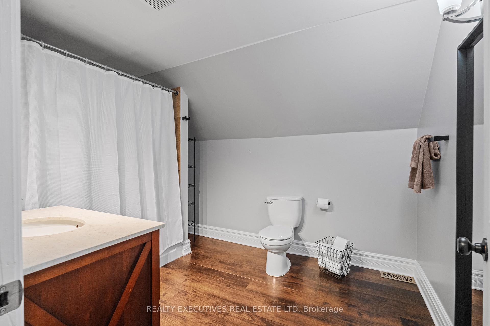 Photo 21 of 487 Clarence Street, North Dundas, Winchester — HOMEH