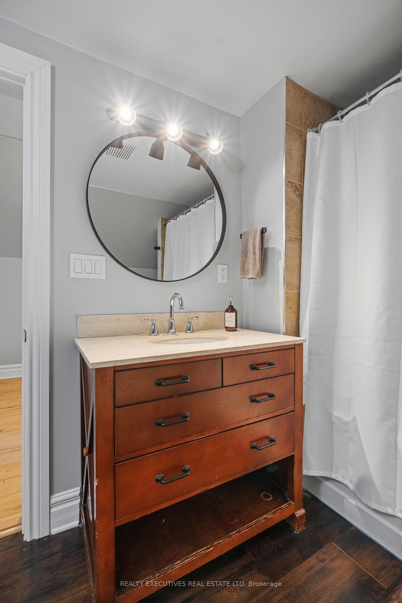 Photo 23 of 487 Clarence Street, North Dundas, Winchester — HOMEH